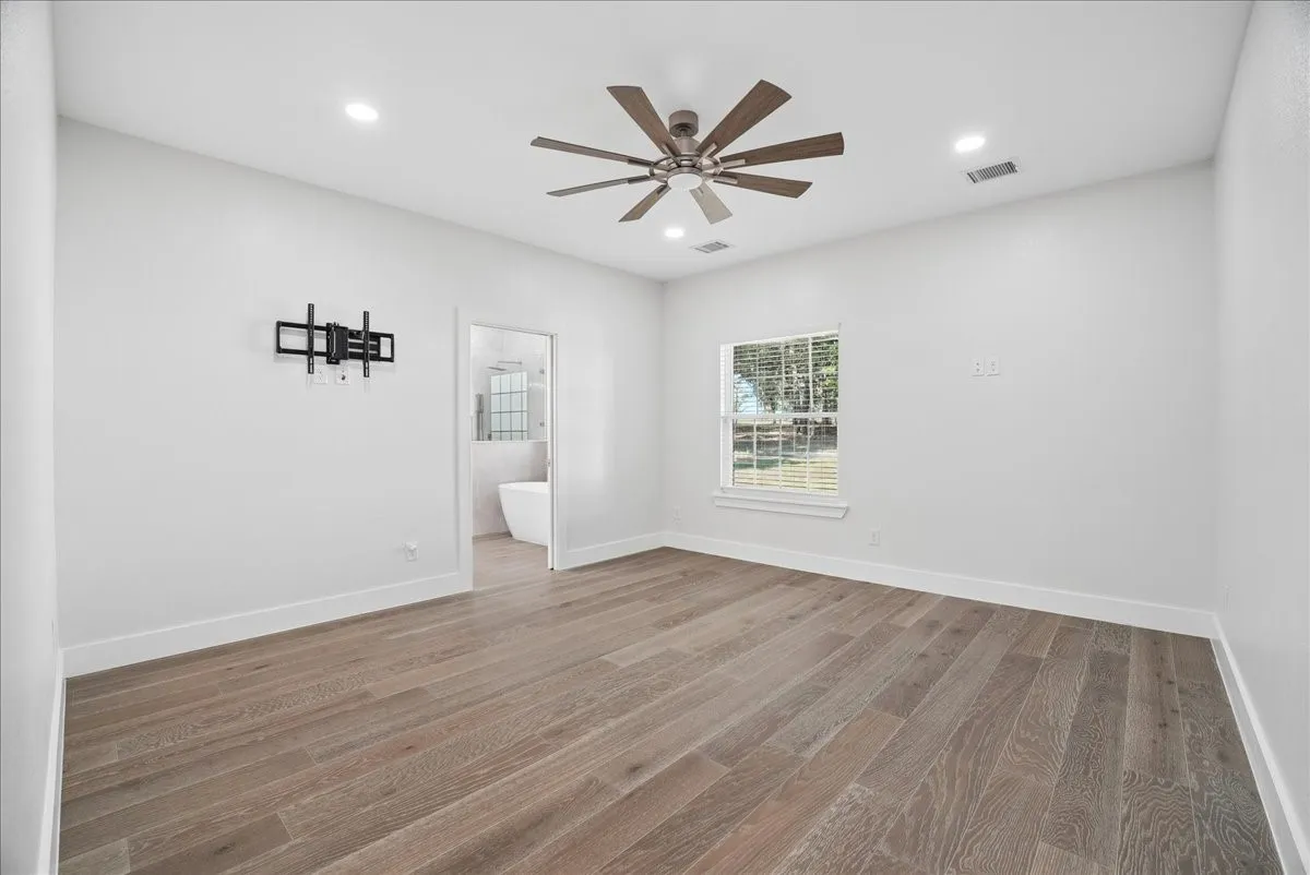 Single Family Residence For Sale in Henderson County , 5902 Fm 2494, Athens, Texas 75751, 5 Bedroom, 5 Bathroom, 2 Garage spaces, 2,399 Sqft, built in 1999, mls#21355463, Real Estate Agent in Athens, Homes For Sale in Henderson county, Homes For Sale in Athens, Realtor in Athens Texas, Real Estate Brokerage Independent Realty Texas, Luminita Cordes Realtor