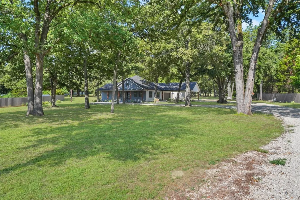 Single Family Residence For Sale in Henderson County , 5902 Fm 2494, Athens, Texas 75751, 5 Bedroom, 5 Bathroom, 2 Garage spaces, 2,399 Sqft, built in 1999, mls#21355463, Real Estate Agent in Athens, Homes For Sale in Henderson county, Homes For Sale in Athens, Realtor in Athens Texas, Real Estate Brokerage Independent Realty Texas, Luminita Cordes Realtor