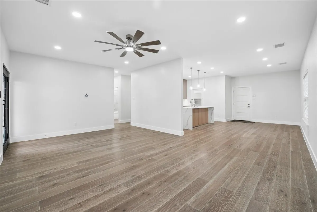 Single Family Residence For Sale in Henderson County , 5902 Fm 2494, Athens, Texas 75751, 5 Bedroom, 5 Bathroom, 2 Garage spaces, 2,399 Sqft, built in 1999, mls#21355463, Real Estate Agent in Athens, Homes For Sale in Henderson county, Homes For Sale in Athens, Realtor in Athens Texas, Real Estate Brokerage Independent Realty Texas, Luminita Cordes Realtor