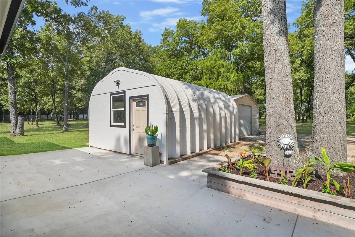 Single Family Residence For Sale in Henderson County , 5902 Fm 2494, Athens, Texas 75751, 5 Bedroom, 5 Bathroom, 2 Garage spaces, 2,399 Sqft, built in 1999, mls#21355463, Real Estate Agent in Athens, Homes For Sale in Henderson county, Homes For Sale in Athens, Realtor in Athens Texas, Real Estate Brokerage Independent Realty Texas, Luminita Cordes Realtor