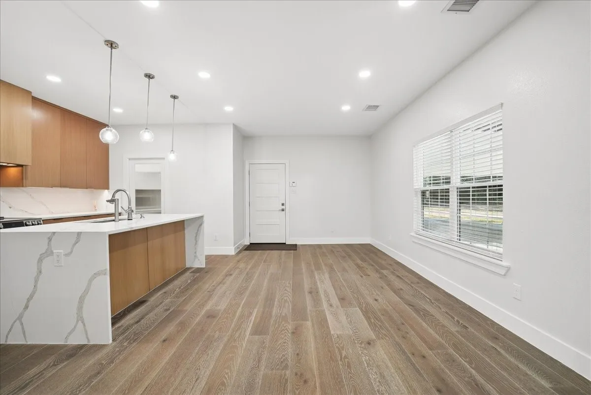 Single Family Residence For Sale in Henderson County , 5902 Fm 2494, Athens, Texas 75751, 5 Bedroom, 5 Bathroom, 2 Garage spaces, 2,399 Sqft, built in 1999, mls#21355463, Real Estate Agent in Athens, Homes For Sale in Henderson county, Homes For Sale in Athens, Realtor in Athens Texas, Real Estate Brokerage Independent Realty Texas, Luminita Cordes Realtor
