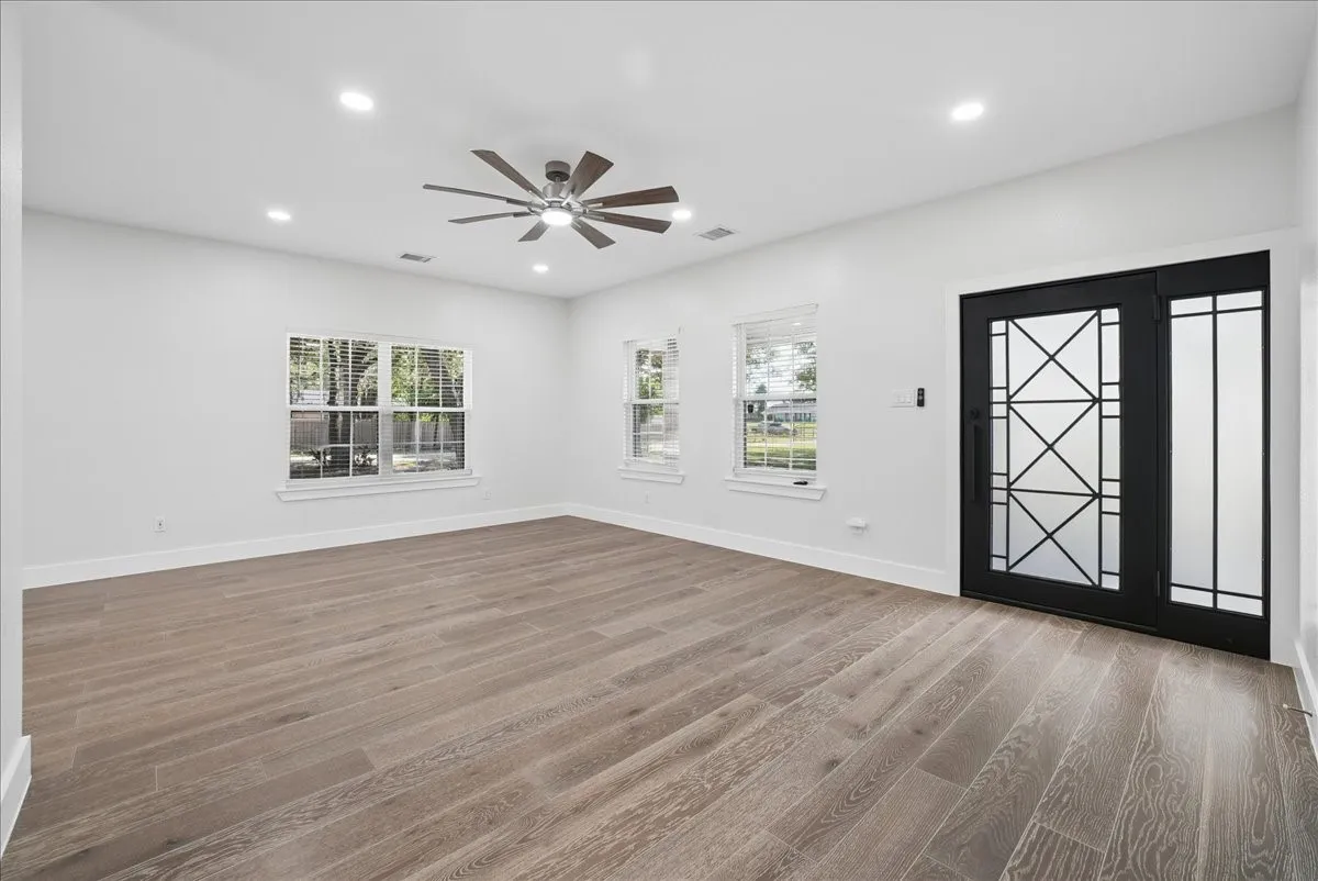 Single Family Residence For Sale in Henderson County , 5902 Fm 2494, Athens, Texas 75751, 5 Bedroom, 5 Bathroom, 2 Garage spaces, 2,399 Sqft, built in 1999, mls#21355463, Real Estate Agent in Athens, Homes For Sale in Henderson county, Homes For Sale in Athens, Realtor in Athens Texas, Real Estate Brokerage Independent Realty Texas, Luminita Cordes Realtor