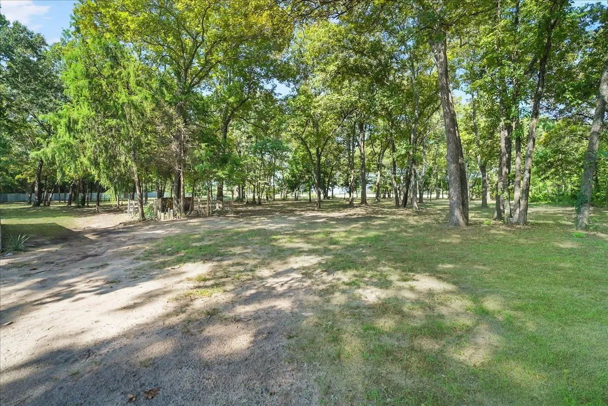 Single Family Residence For Sale in Henderson County , 5902 Fm 2494, Athens, Texas 75751, 5 Bedroom, 5 Bathroom, 2 Garage spaces, 2,399 Sqft, built in 1999, mls#21355463, Real Estate Agent in Athens, Homes For Sale in Henderson county, Homes For Sale in Athens, Realtor in Athens Texas, Real Estate Brokerage Independent Realty Texas, Luminita Cordes Realtor