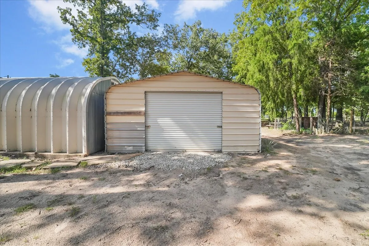 Single Family Residence For Sale in Henderson County , 5902 Fm 2494, Athens, Texas 75751, 5 Bedroom, 5 Bathroom, 2 Garage spaces, 2,399 Sqft, built in 1999, mls#21355463, Real Estate Agent in Athens, Homes For Sale in Henderson county, Homes For Sale in Athens, Realtor in Athens Texas, Real Estate Brokerage Independent Realty Texas, Luminita Cordes Realtor
