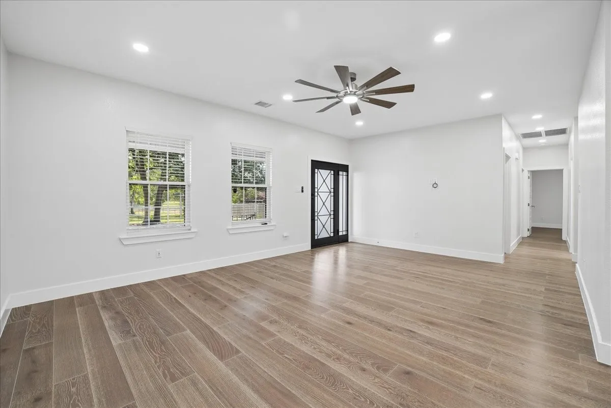 Single Family Residence For Sale in Henderson County , 5902 Fm 2494, Athens, Texas 75751, 5 Bedroom, 5 Bathroom, 2 Garage spaces, 2,399 Sqft, built in 1999, mls#21355463, Real Estate Agent in Athens, Homes For Sale in Henderson county, Homes For Sale in Athens, Realtor in Athens Texas, Real Estate Brokerage Independent Realty Texas, Luminita Cordes Realtor