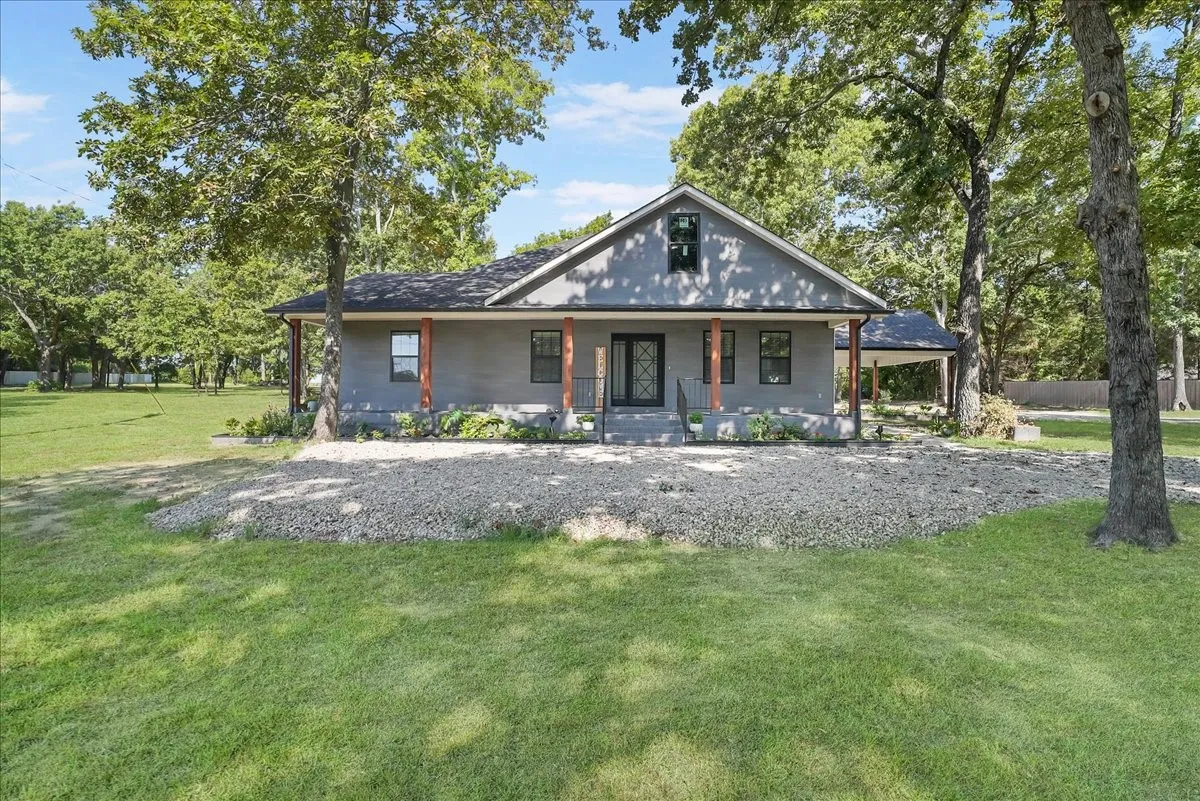 Single Family Residence For Sale in Henderson County , 5902 Fm 2494, Athens, Texas 75751, 5 Bedroom, 5 Bathroom, 2 Garage spaces, 2,399 Sqft, built in 1999, mls#21355463, Real Estate Agent in Athens, Homes For Sale in Henderson county, Homes For Sale in Athens, Realtor in Athens Texas, Real Estate Brokerage Independent Realty Texas, Luminita Cordes Realtor