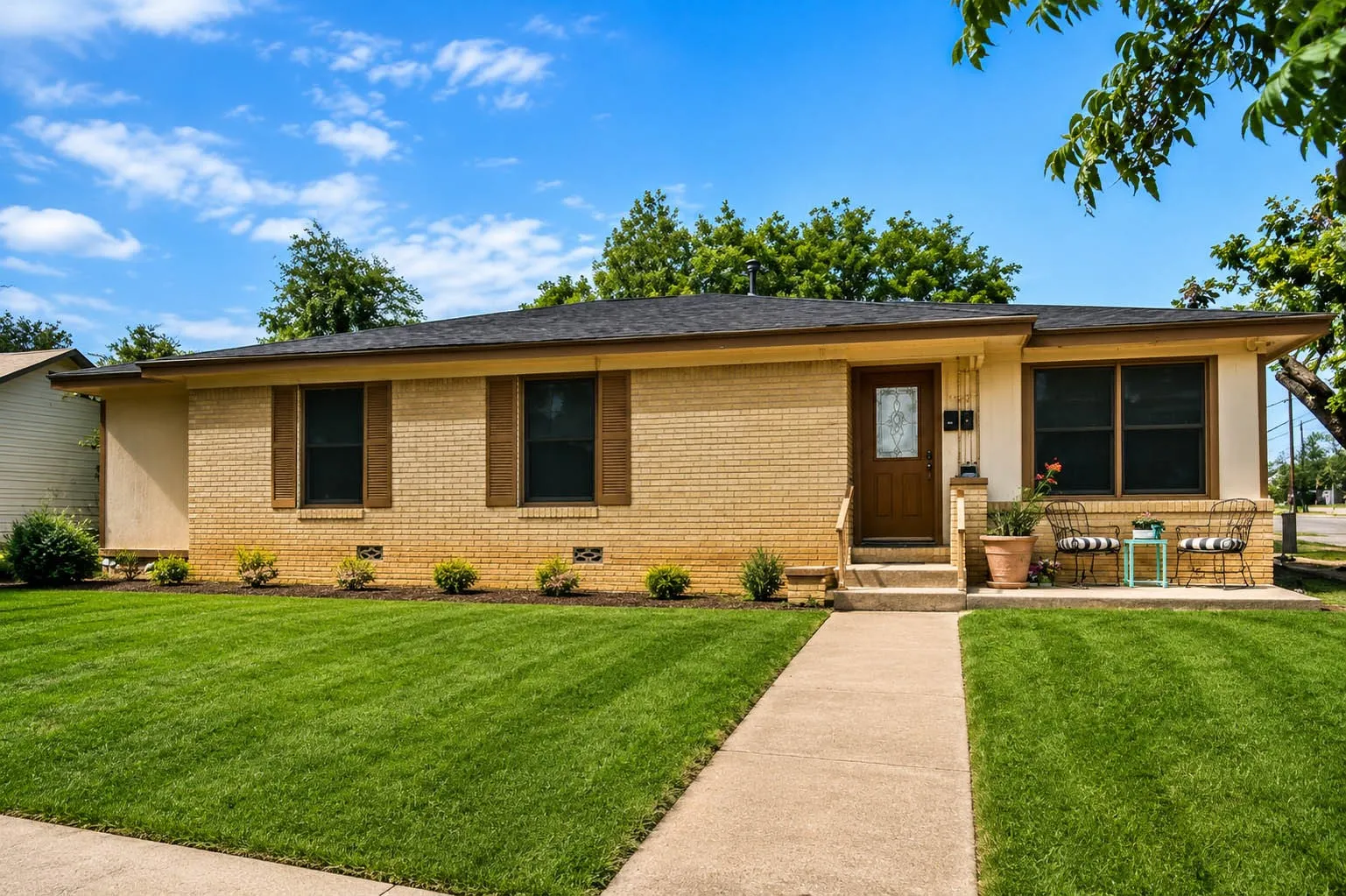 Single Family Residence For Sale in Mc Culloch County , 1900 S Walnut Street, Brady, Texas 76825, 3 Bedroom, 2 Bathroom, 2 Garage spaces, 2,020 Sqft, built in 1950, Price $229,000, mls#21358363, Real Estate Agent in Brady, Homes For Sale in Mc Culloch county, Homes For Sale in Brady, Realtor in Brady Texas, Real Estate Brokerage Independent Realty Texas, Luminita Cordes Realtor