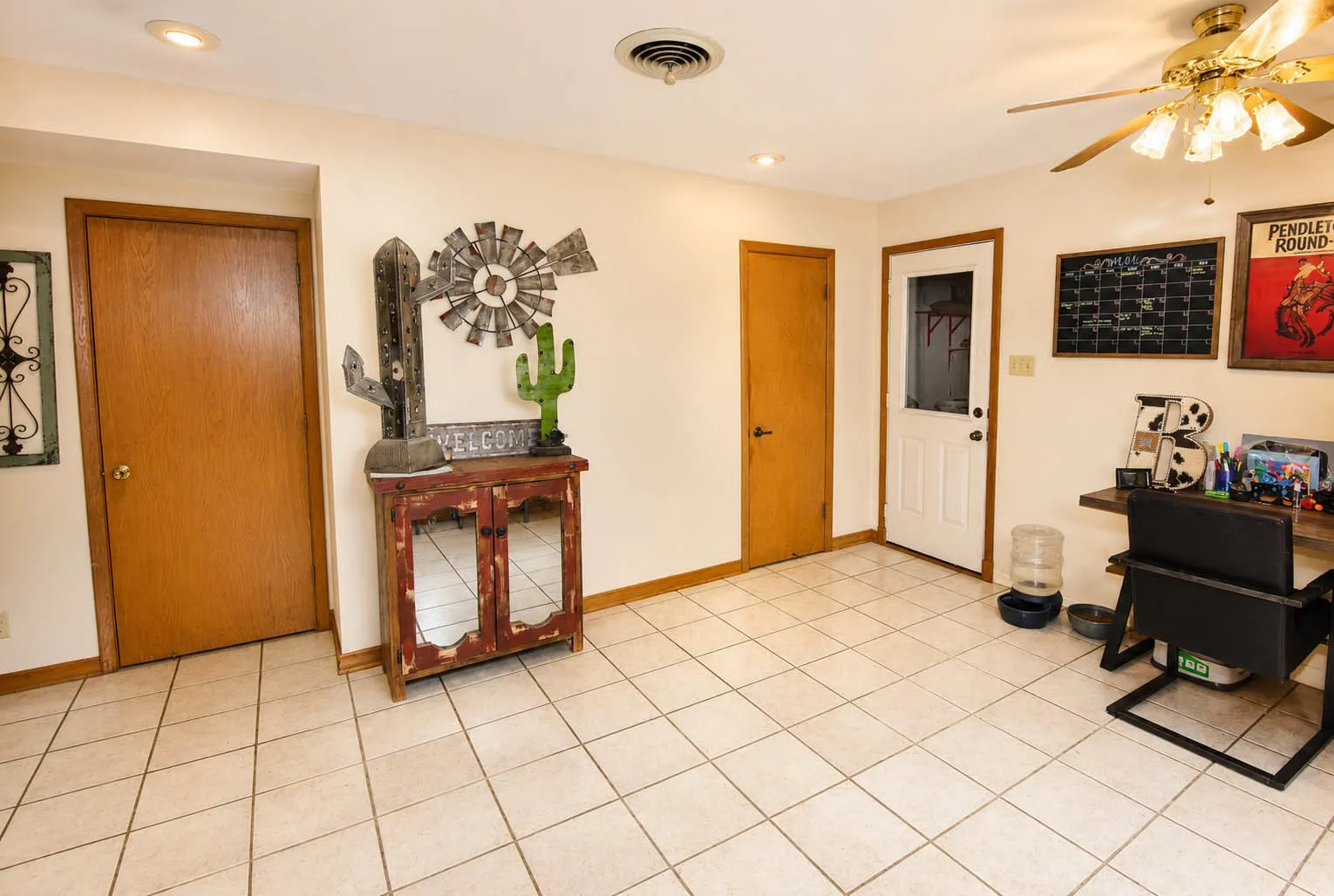 Single Family Residence For Sale in Mc Culloch County , 1900 S Walnut Street, Brady, Texas 76825, 3 Bedroom, 2 Bathroom, 2 Garage spaces, 2,020 Sqft, built in 1950, Price $229,000, mls#21358363, Real Estate Agent in Brady, Homes For Sale in Mc Culloch county, Homes For Sale in Brady, Realtor in Brady Texas, Real Estate Brokerage Independent Realty Texas, Luminita Cordes Realtor