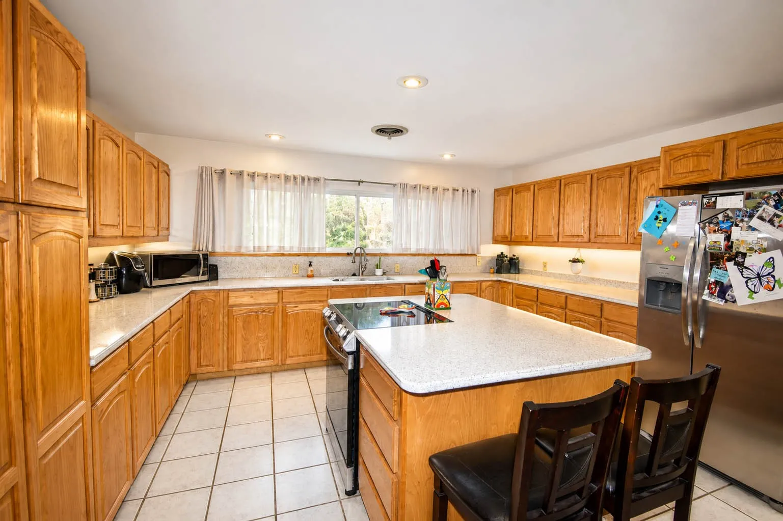 Single Family Residence For Sale in Mc Culloch County , 1900 S Walnut Street, Brady, Texas 76825, 3 Bedroom, 2 Bathroom, 2 Garage spaces, 2,020 Sqft, built in 1950, Price $229,000, mls#21358363, Real Estate Agent in Brady, Homes For Sale in Mc Culloch county, Homes For Sale in Brady, Realtor in Brady Texas, Real Estate Brokerage Independent Realty Texas, Luminita Cordes Realtor