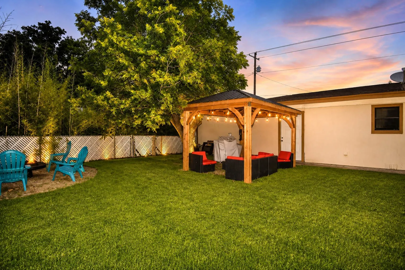 Single Family Residence For Sale in Mc Culloch County , 1900 S Walnut Street, Brady, Texas 76825, 3 Bedroom, 2 Bathroom, 2 Garage spaces, 2,020 Sqft, built in 1950, Price $229,000, mls#21358363, Real Estate Agent in Brady, Homes For Sale in Mc Culloch county, Homes For Sale in Brady, Realtor in Brady Texas, Real Estate Brokerage Independent Realty Texas, Luminita Cordes Realtor