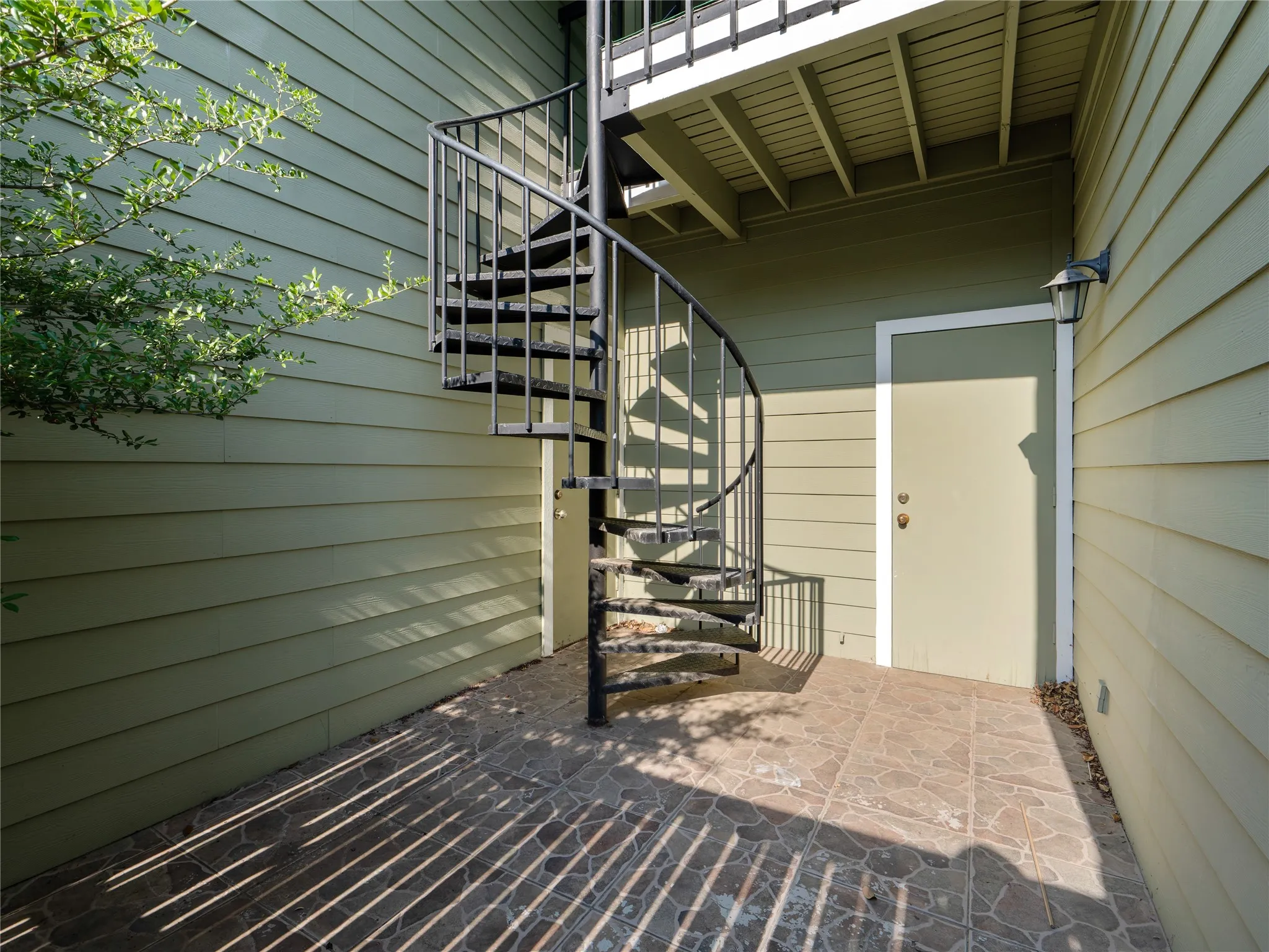 Condominium For Rent in Collin County , 6220 Bentwood Trail 205, Dallas, Texas 75252, 2 Bedroom, 1 Bathroom, 1 Garage spaces, 900 Sqft, built in 1984, Price $1,500, mls#21358372, Real Estate Agent in Dallas, Homes For Rent in Collin county, Homes For Rent in Dallas, Realtor in Dallas Texas, Real Estate Brokerage Independent Realty Texas, Luminita Cordes Realtor