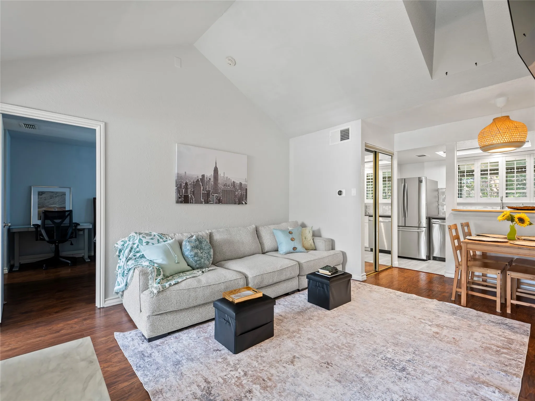 Condominium For Rent in Collin County , 6220 Bentwood Trail 205, Dallas, Texas 75252, 2 Bedroom, 1 Bathroom, 1 Garage spaces, 900 Sqft, built in 1984, Price $1,500, mls#21358372, Real Estate Agent in Dallas, Homes For Rent in Collin county, Homes For Rent in Dallas, Realtor in Dallas Texas, Real Estate Brokerage Independent Realty Texas, Luminita Cordes Realtor