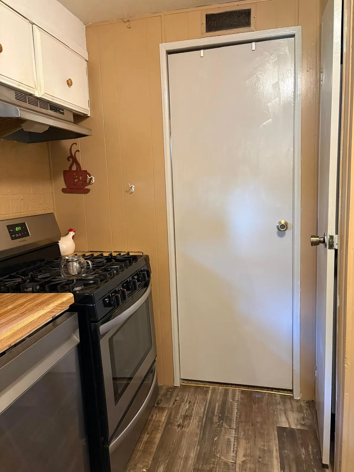 Mobile Home For Sale in Parker County , 935 S Cardinal Road, Reno, Texas 76020, 2 Bedroom, 2 Bathroom, Garage spaces, 840 Sqft, built in 1984, Price $160,000, mls#21358373, Real Estate Agent in Reno, Homes For Sale in Parker county, Homes For Sale in Reno, Realtor in Reno Texas, Real Estate Brokerage Independent Realty Texas, Luminita Cordes Realtor