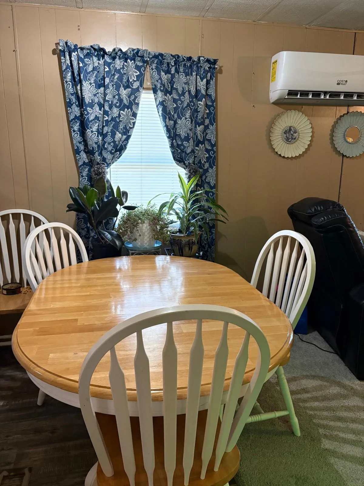 Mobile Home For Sale in Parker County , 935 S Cardinal Road, Reno, Texas 76020, 2 Bedroom, 2 Bathroom, Garage spaces, 840 Sqft, built in 1984, Price $160,000, mls#21358373, Real Estate Agent in Reno, Homes For Sale in Parker county, Homes For Sale in Reno, Realtor in Reno Texas, Real Estate Brokerage Independent Realty Texas, Luminita Cordes Realtor