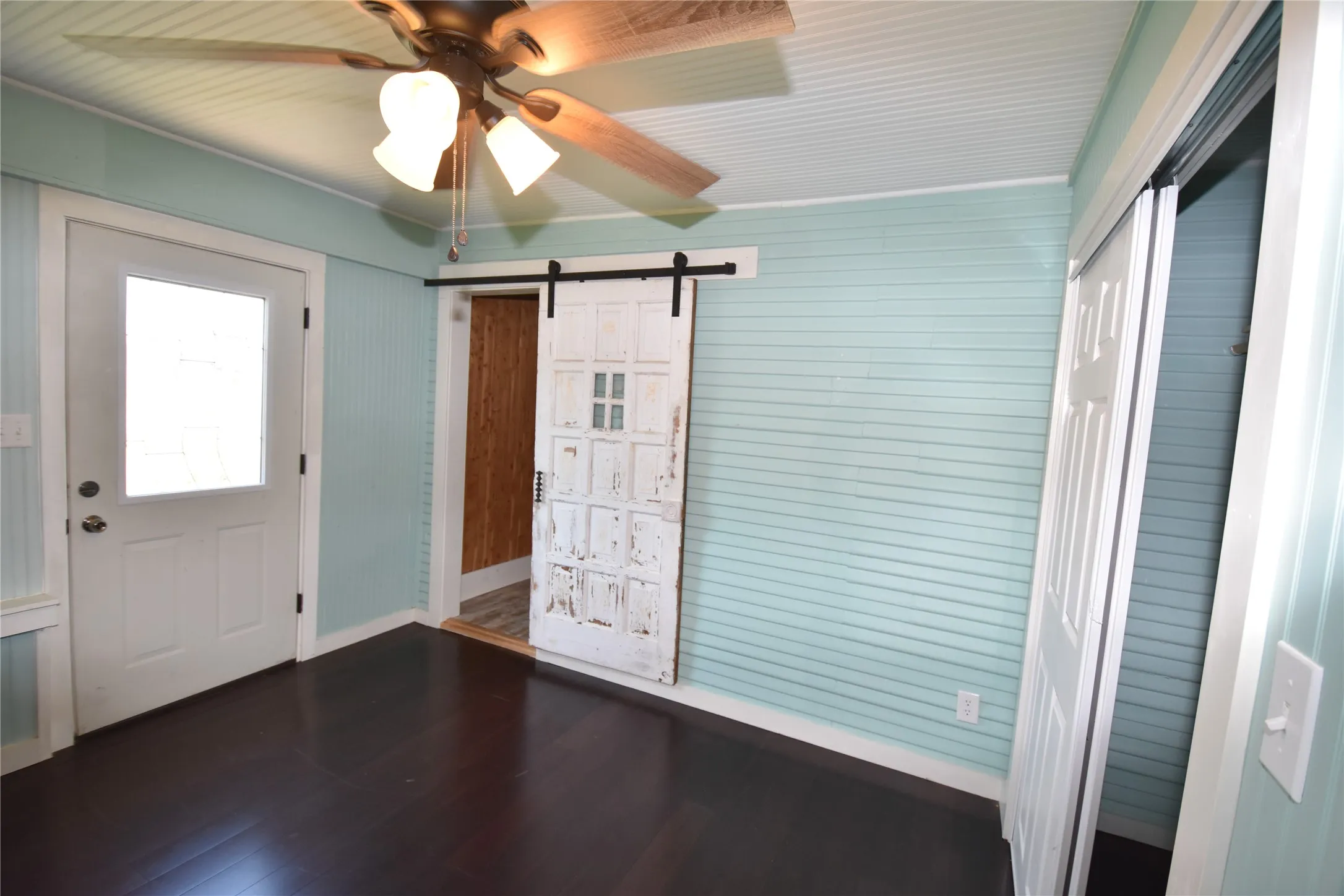 Single Family Residence For Sale in Fannin County , 215 E 11th Street, Bonham, Texas 75418, 3 Bedroom, 2 Bathroom, Garage spaces, 1,648 Sqft, built in 1900, mls#21358255, Real Estate Agent in Bonham, Homes For Sale in Fannin county, Homes For Sale in Bonham, Realtor in Bonham Texas, Real Estate Brokerage Independent Realty Texas, Luminita Cordes Realtor