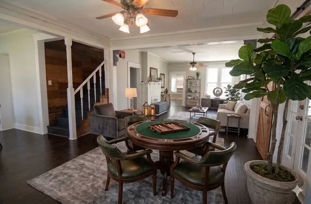 Single Family Residence For Sale in Fannin County , 215 E 11th Street, Bonham, Texas 75418, 3 Bedroom, 2 Bathroom, Garage spaces, 1,648 Sqft, built in 1900, mls#21358255, Real Estate Agent in Bonham, Homes For Sale in Fannin county, Homes For Sale in Bonham, Realtor in Bonham Texas, Real Estate Brokerage Independent Realty Texas, Luminita Cordes Realtor