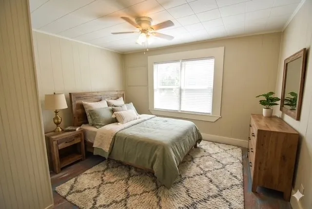 Single Family Residence For Sale in Fannin County , 215 E 11th Street, Bonham, Texas 75418, 3 Bedroom, 2 Bathroom, Garage spaces, 1,648 Sqft, built in 1900, mls#21358255, Real Estate Agent in Bonham, Homes For Sale in Fannin county, Homes For Sale in Bonham, Realtor in Bonham Texas, Real Estate Brokerage Independent Realty Texas, Luminita Cordes Realtor