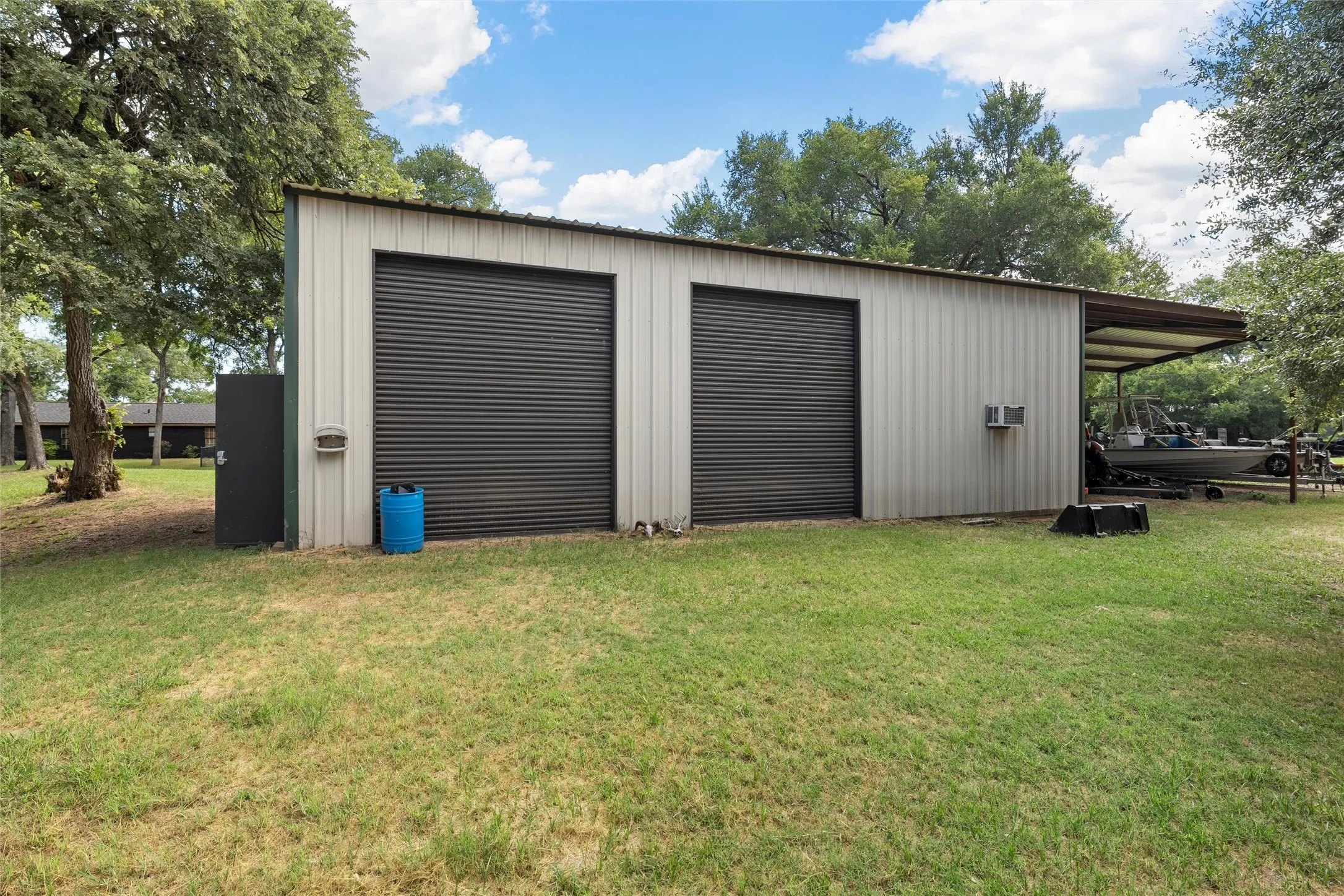 Single Family Residence For Sale in Bosque County , 232 PR 3666, China Spring, Texas 76633, 5 Bedroom, 4 Bathroom, Garage spaces, 3,577 Sqft, built in 1960, mls#21346565, Real Estate Agent in China Spring, Homes For Sale in Bosque county, Homes For Sale in China Spring, Realtor in China Spring Texas, Real Estate Brokerage Independent Realty Texas, Luminita Cordes Realtor
