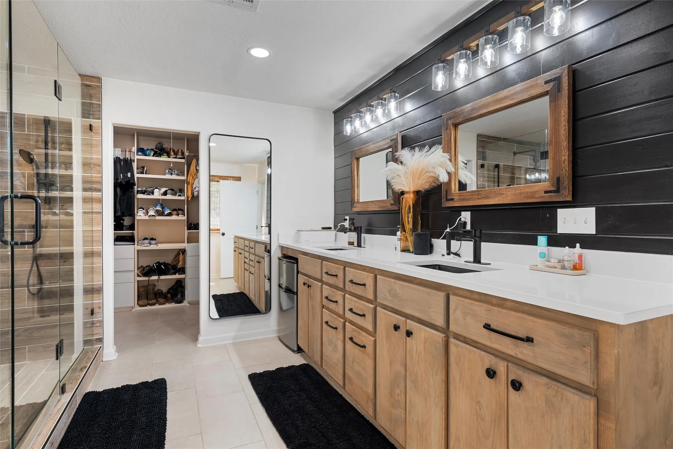 Single Family Residence For Sale in Bosque County , 232 PR 3666, China Spring, Texas 76633, 5 Bedroom, 4 Bathroom, Garage spaces, 3,577 Sqft, built in 1960, mls#21346565, Real Estate Agent in China Spring, Homes For Sale in Bosque county, Homes For Sale in China Spring, Realtor in China Spring Texas, Real Estate Brokerage Independent Realty Texas, Luminita Cordes Realtor