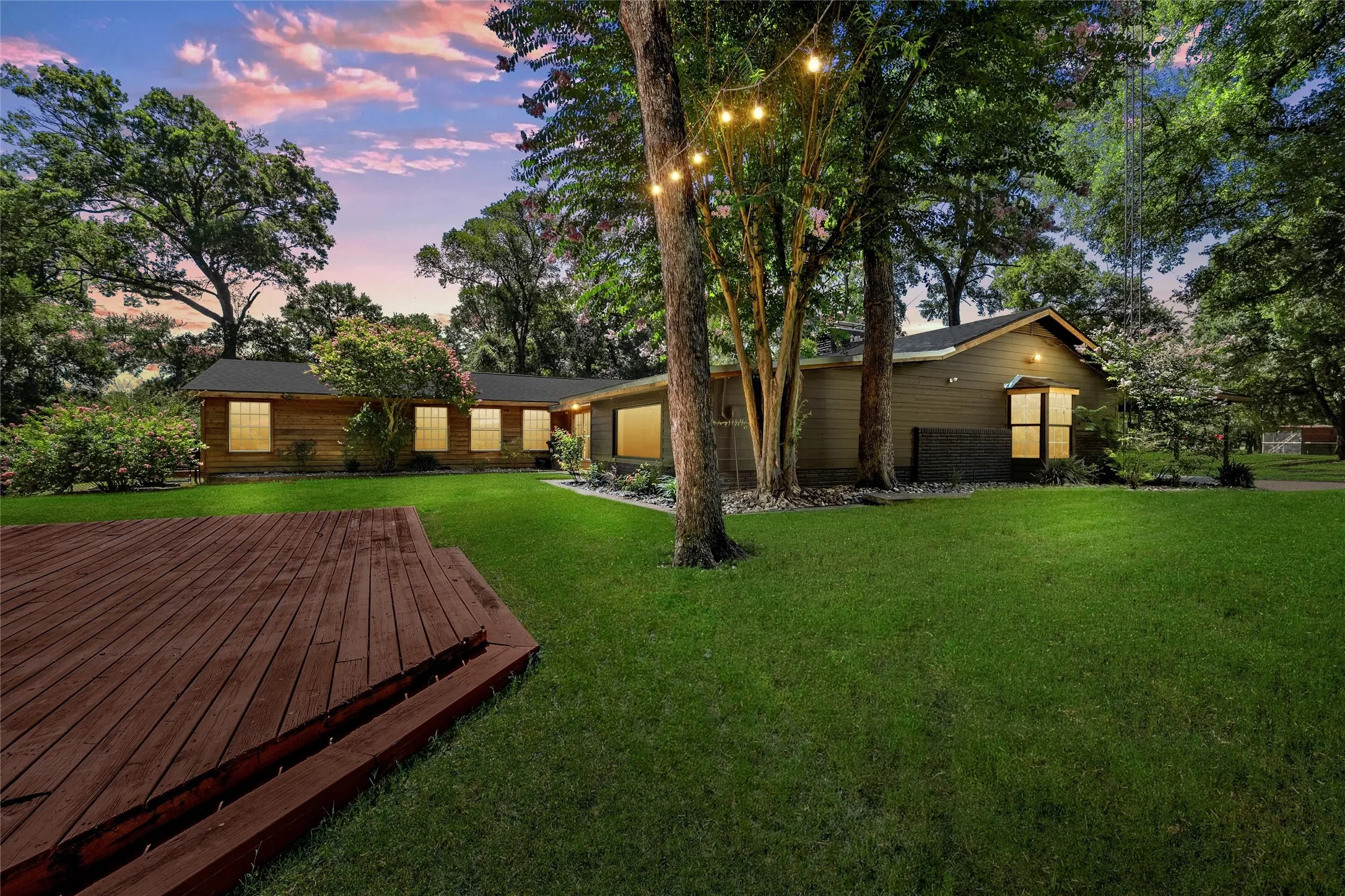 Single Family Residence For Sale in Bosque County , 232 PR 3666, China Spring, Texas 76633, 5 Bedroom, 4 Bathroom, Garage spaces, 3,577 Sqft, built in 1960, mls#21346565, Real Estate Agent in China Spring, Homes For Sale in Bosque county, Homes For Sale in China Spring, Realtor in China Spring Texas, Real Estate Brokerage Independent Realty Texas, Luminita Cordes Realtor