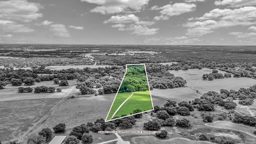 Single Family Residence For Sale in Bosque County , 232 PR 3666, China Spring, Texas 76633, 5 Bedroom, 4 Bathroom, Garage spaces, 3,577 Sqft, built in 1960, mls#21346565, Real Estate Agent in China Spring, Homes For Sale in Bosque county, Homes For Sale in China Spring, Realtor in China Spring Texas, Real Estate Brokerage Independent Realty Texas, Luminita Cordes Realtor