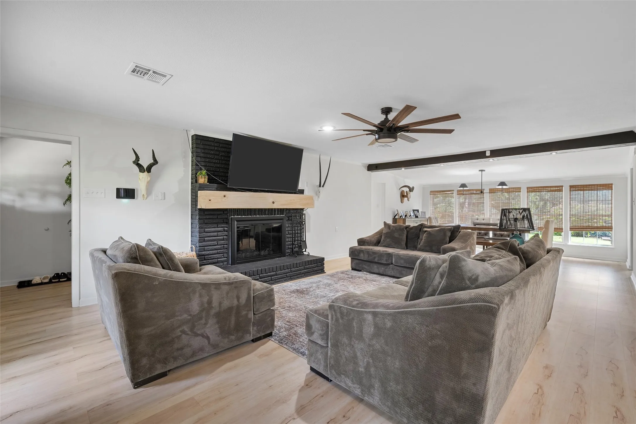 Single Family Residence For Sale in Bosque County , 232 PR 3666, China Spring, Texas 76633, 5 Bedroom, 4 Bathroom, Garage spaces, 3,577 Sqft, built in 1960, mls#21346565, Real Estate Agent in China Spring, Homes For Sale in Bosque county, Homes For Sale in China Spring, Realtor in China Spring Texas, Real Estate Brokerage Independent Realty Texas, Luminita Cordes Realtor