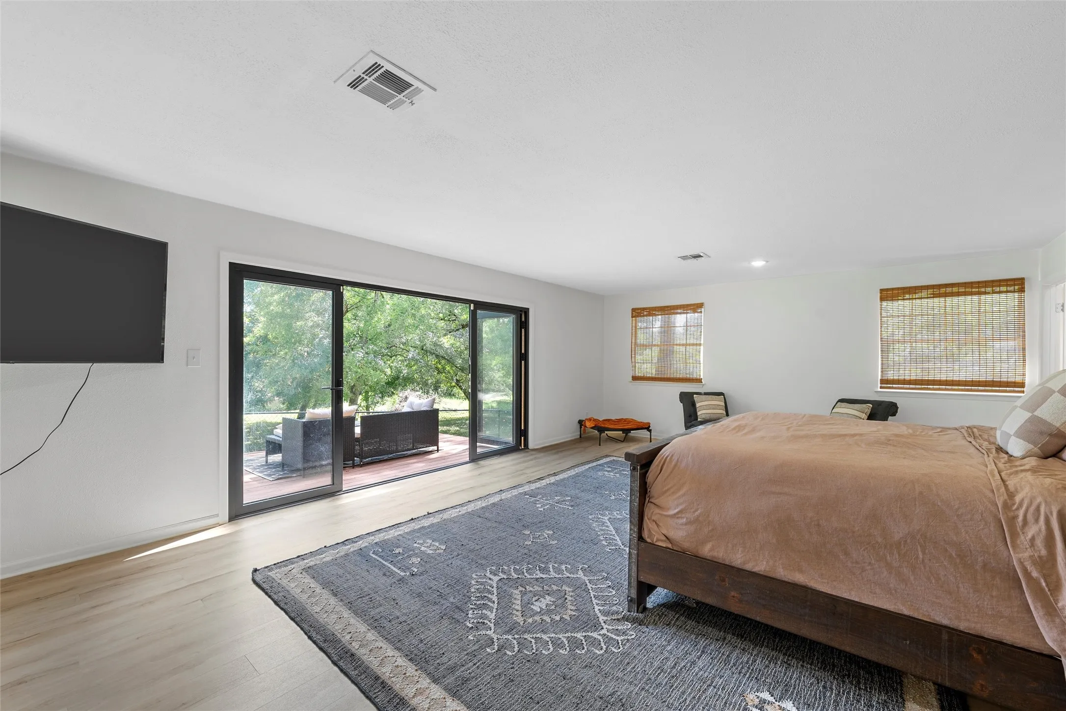 Single Family Residence For Sale in Bosque County , 232 PR 3666, China Spring, Texas 76633, 5 Bedroom, 4 Bathroom, Garage spaces, 3,577 Sqft, built in 1960, mls#21346565, Real Estate Agent in China Spring, Homes For Sale in Bosque county, Homes For Sale in China Spring, Realtor in China Spring Texas, Real Estate Brokerage Independent Realty Texas, Luminita Cordes Realtor