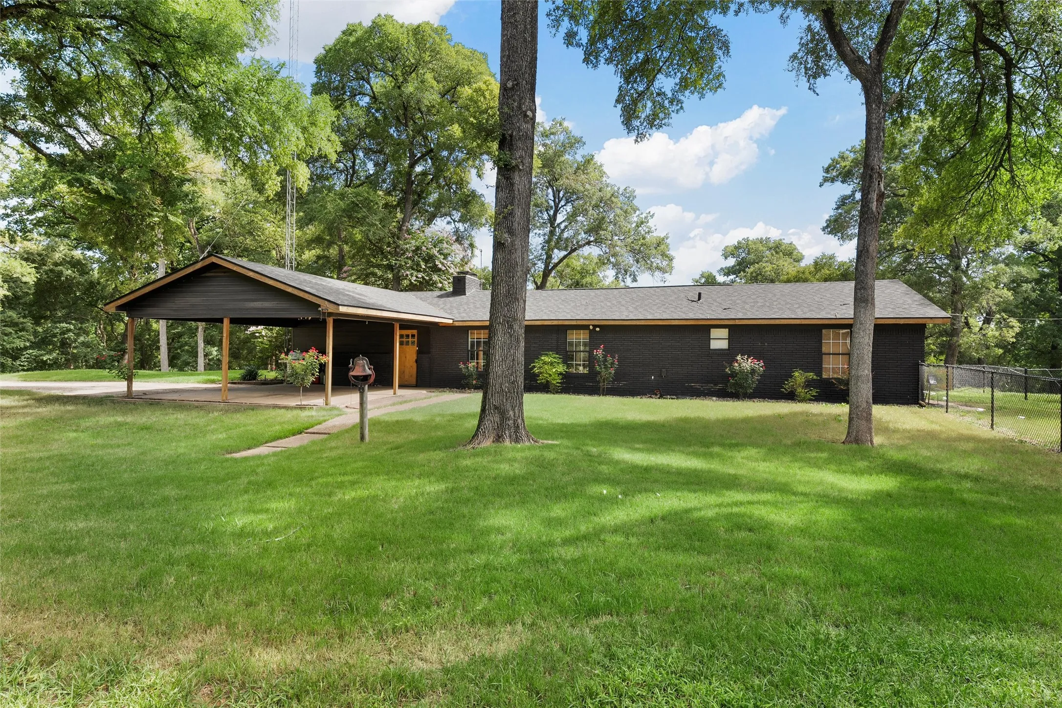 Single Family Residence For Sale in Bosque County , 232 PR 3666, China Spring, Texas 76633, 5 Bedroom, 4 Bathroom, Garage spaces, 3,577 Sqft, built in 1960, mls#21346565, Real Estate Agent in China Spring, Homes For Sale in Bosque county, Homes For Sale in China Spring, Realtor in China Spring Texas, Real Estate Brokerage Independent Realty Texas, Luminita Cordes Realtor