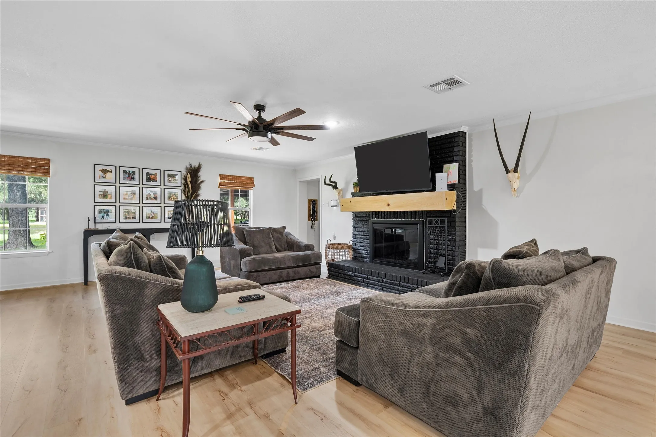 Single Family Residence For Sale in Bosque County , 232 PR 3666, China Spring, Texas 76633, 5 Bedroom, 4 Bathroom, Garage spaces, 3,577 Sqft, built in 1960, mls#21346565, Real Estate Agent in China Spring, Homes For Sale in Bosque county, Homes For Sale in China Spring, Realtor in China Spring Texas, Real Estate Brokerage Independent Realty Texas, Luminita Cordes Realtor