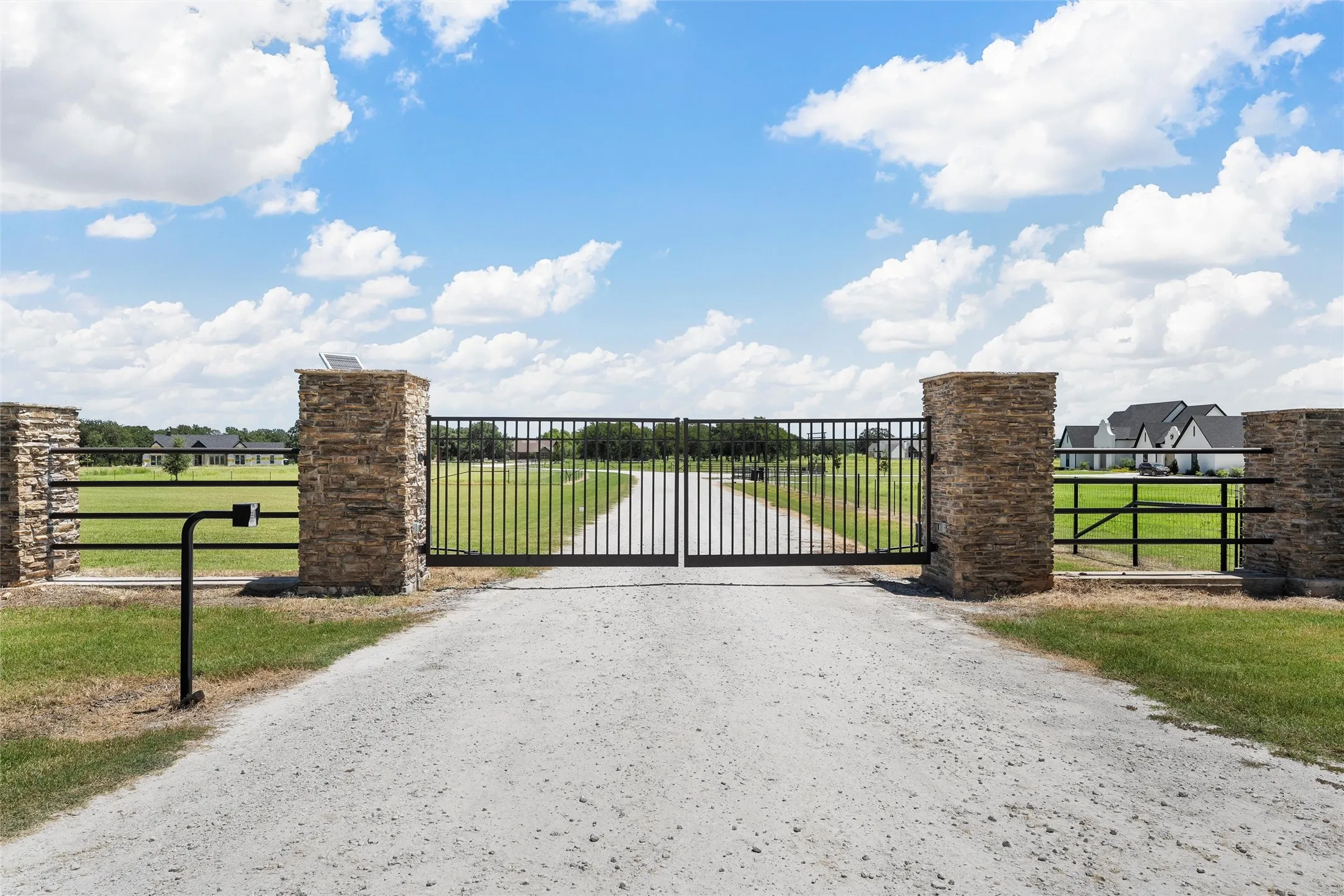 Single Family Residence For Sale in Bosque County , 232 PR 3666, China Spring, Texas 76633, 5 Bedroom, 4 Bathroom, Garage spaces, 3,577 Sqft, built in 1960, mls#21346565, Real Estate Agent in China Spring, Homes For Sale in Bosque county, Homes For Sale in China Spring, Realtor in China Spring Texas, Real Estate Brokerage Independent Realty Texas, Luminita Cordes Realtor