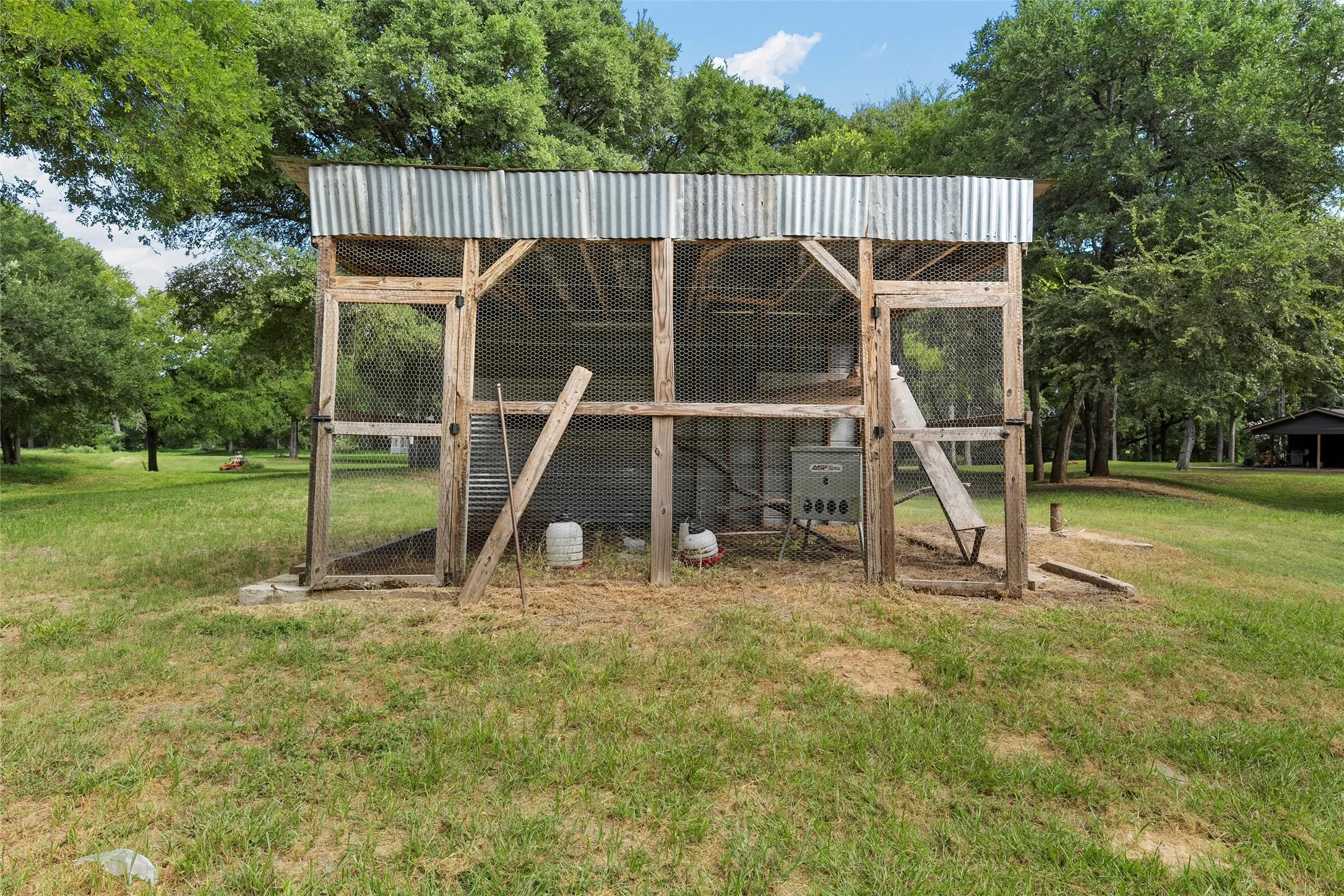 Single Family Residence For Sale in Bosque County , 232 PR 3666, China Spring, Texas 76633, 5 Bedroom, 4 Bathroom, Garage spaces, 3,577 Sqft, built in 1960, mls#21346565, Real Estate Agent in China Spring, Homes For Sale in Bosque county, Homes For Sale in China Spring, Realtor in China Spring Texas, Real Estate Brokerage Independent Realty Texas, Luminita Cordes Realtor