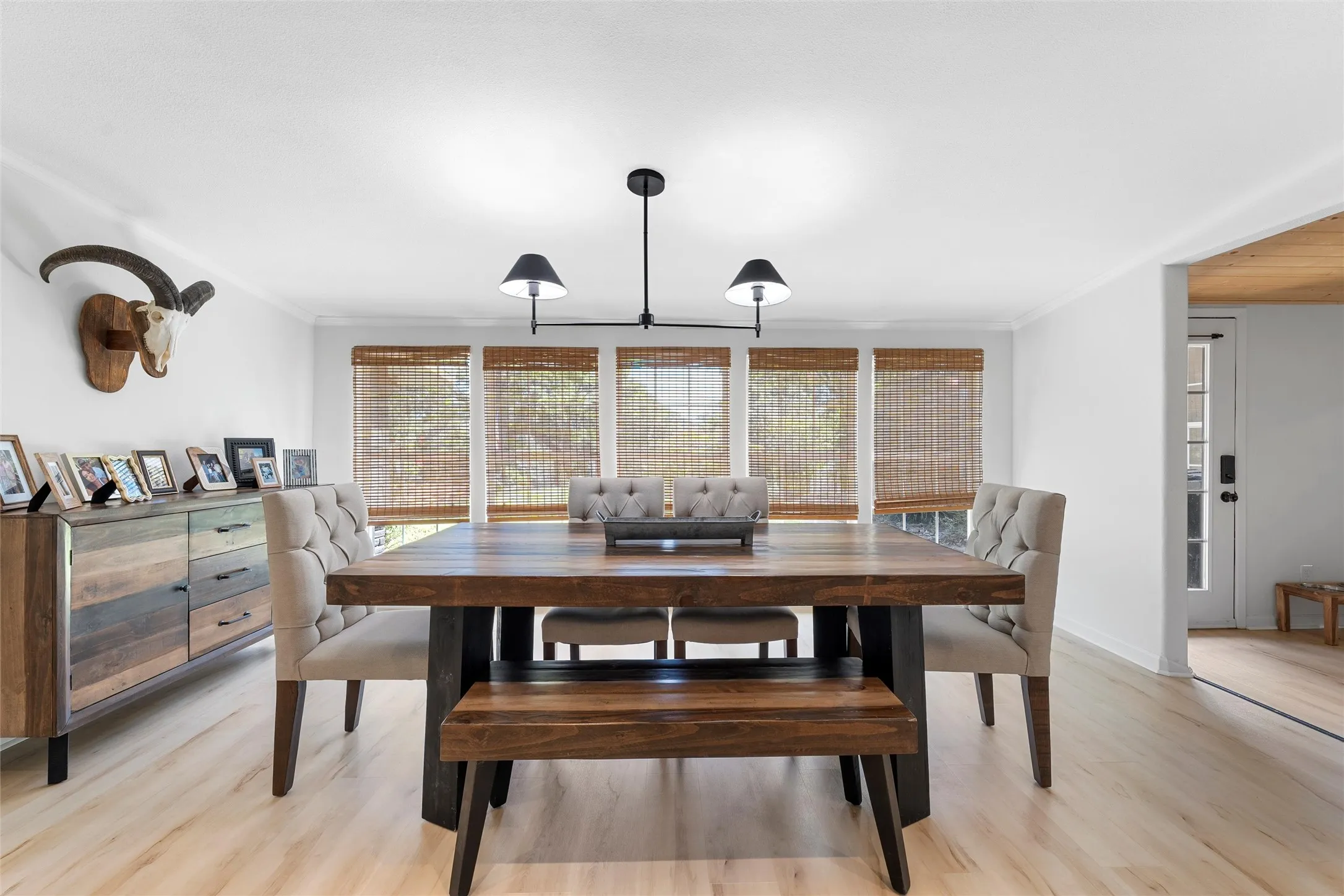 Single Family Residence For Sale in Bosque County , 232 PR 3666, China Spring, Texas 76633, 5 Bedroom, 4 Bathroom, Garage spaces, 3,577 Sqft, built in 1960, mls#21346565, Real Estate Agent in China Spring, Homes For Sale in Bosque county, Homes For Sale in China Spring, Realtor in China Spring Texas, Real Estate Brokerage Independent Realty Texas, Luminita Cordes Realtor