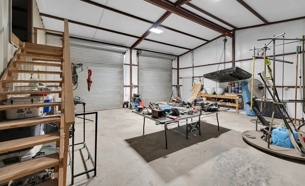 Single Family Residence For Sale in Bosque County , 232 PR 3666, China Spring, Texas 76633, 5 Bedroom, 4 Bathroom, Garage spaces, 3,577 Sqft, built in 1960, mls#21346565, Real Estate Agent in China Spring, Homes For Sale in Bosque county, Homes For Sale in China Spring, Realtor in China Spring Texas, Real Estate Brokerage Independent Realty Texas, Luminita Cordes Realtor