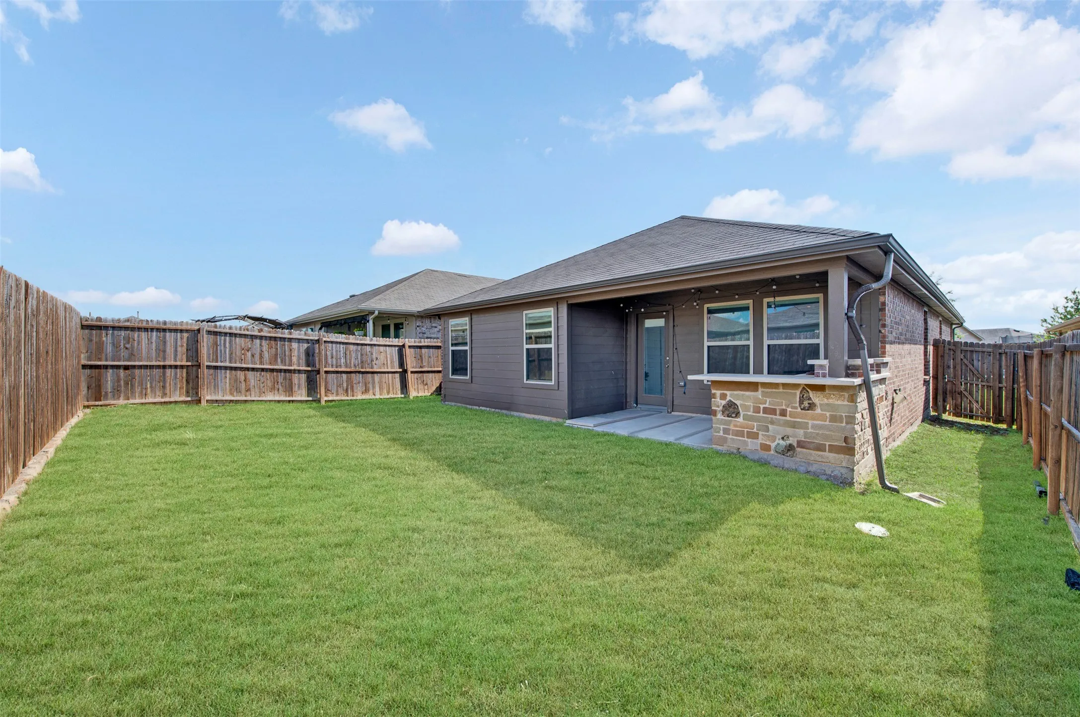 Single Family Residence For Sale in Kaufman County , 2706 Blackbuck Court, Crandall, Texas 75114, 3 Bedroom, 2 Bathroom, 2 Garage spaces, 1,210 Sqft, built in 2020, mls#21358073, Real Estate Agent in Crandall, Homes For Sale in Kaufman county, Homes For Sale in Crandall, Realtor in Crandall Texas, Real Estate Brokerage Independent Realty Texas, Luminita Cordes Realtor