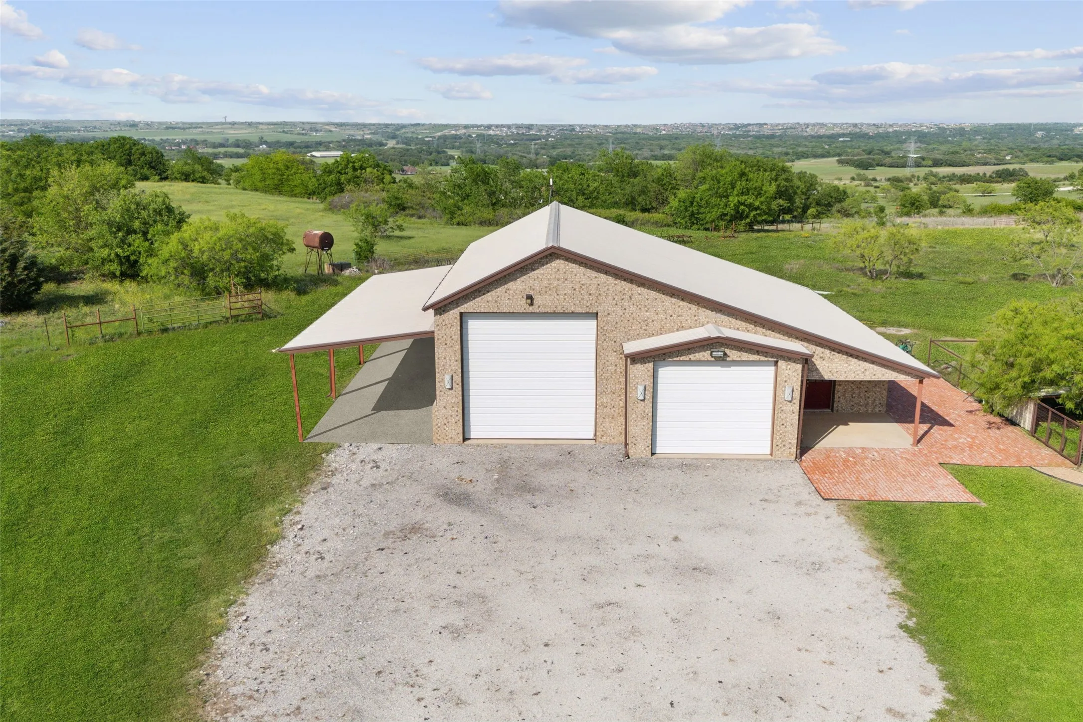 Single Family Residence For Sale in Parker County , 4473 Kelly Road, Aledo, Texas 76008, 5 Bedroom, 5 Bathroom, 3 Garage spaces, 4,763 Sqft, built in 2011, mls#21351122, Real Estate Agent in Aledo, Homes For Sale in Parker county, Homes For Sale in Aledo, Realtor in Aledo Texas, Real Estate Brokerage Independent Realty Texas, Luminita Cordes Realtor