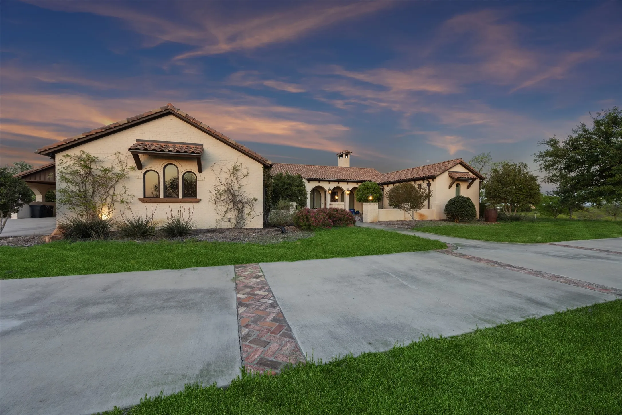 Single Family Residence For Sale in Parker County , 4473 Kelly Road, Aledo, Texas 76008, 5 Bedroom, 5 Bathroom, 3 Garage spaces, 4,763 Sqft, built in 2011, mls#21351122, Real Estate Agent in Aledo, Homes For Sale in Parker county, Homes For Sale in Aledo, Realtor in Aledo Texas, Real Estate Brokerage Independent Realty Texas, Luminita Cordes Realtor