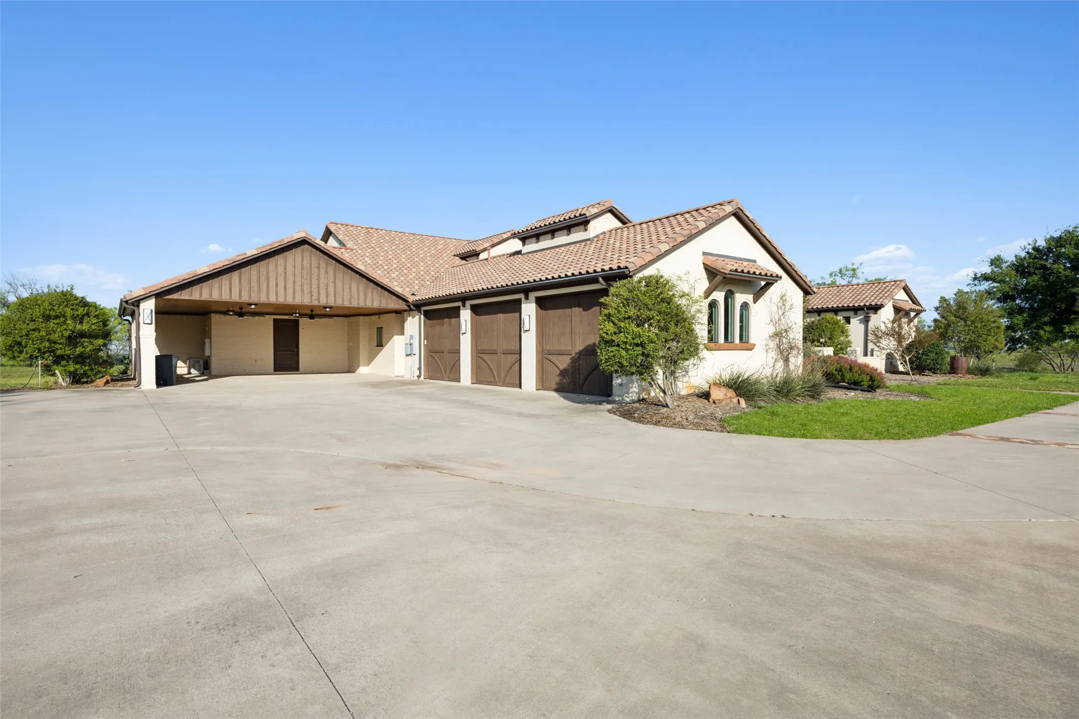 Single Family Residence For Sale in Parker County , 4473 Kelly Road, Aledo, Texas 76008, 5 Bedroom, 5 Bathroom, 3 Garage spaces, 4,763 Sqft, built in 2011, mls#21351122, Real Estate Agent in Aledo, Homes For Sale in Parker county, Homes For Sale in Aledo, Realtor in Aledo Texas, Real Estate Brokerage Independent Realty Texas, Luminita Cordes Realtor