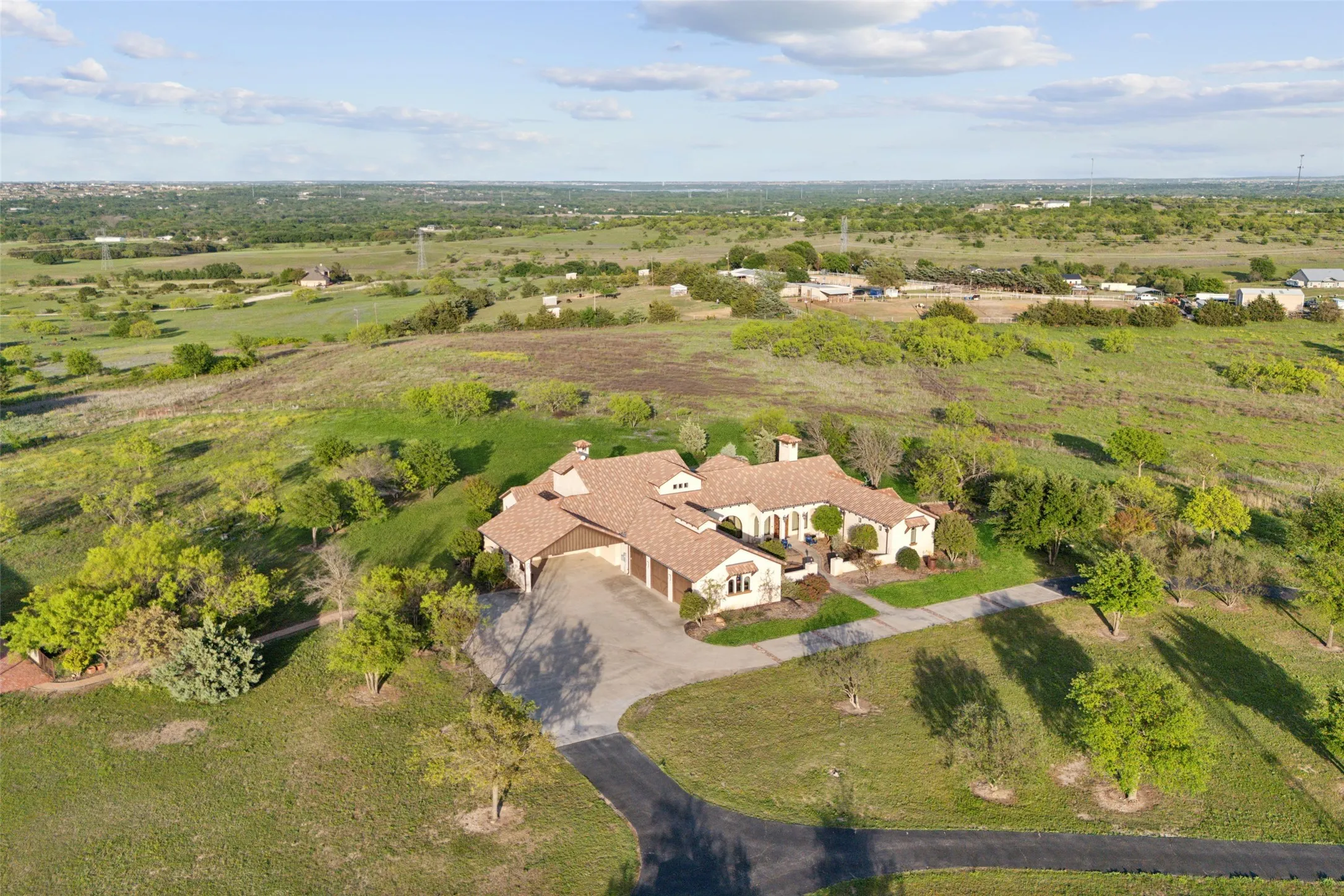 Single Family Residence For Sale in Parker County , 4473 Kelly Road, Aledo, Texas 76008, 5 Bedroom, 5 Bathroom, 3 Garage spaces, 4,763 Sqft, built in 2011, mls#21351122, Real Estate Agent in Aledo, Homes For Sale in Parker county, Homes For Sale in Aledo, Realtor in Aledo Texas, Real Estate Brokerage Independent Realty Texas, Luminita Cordes Realtor