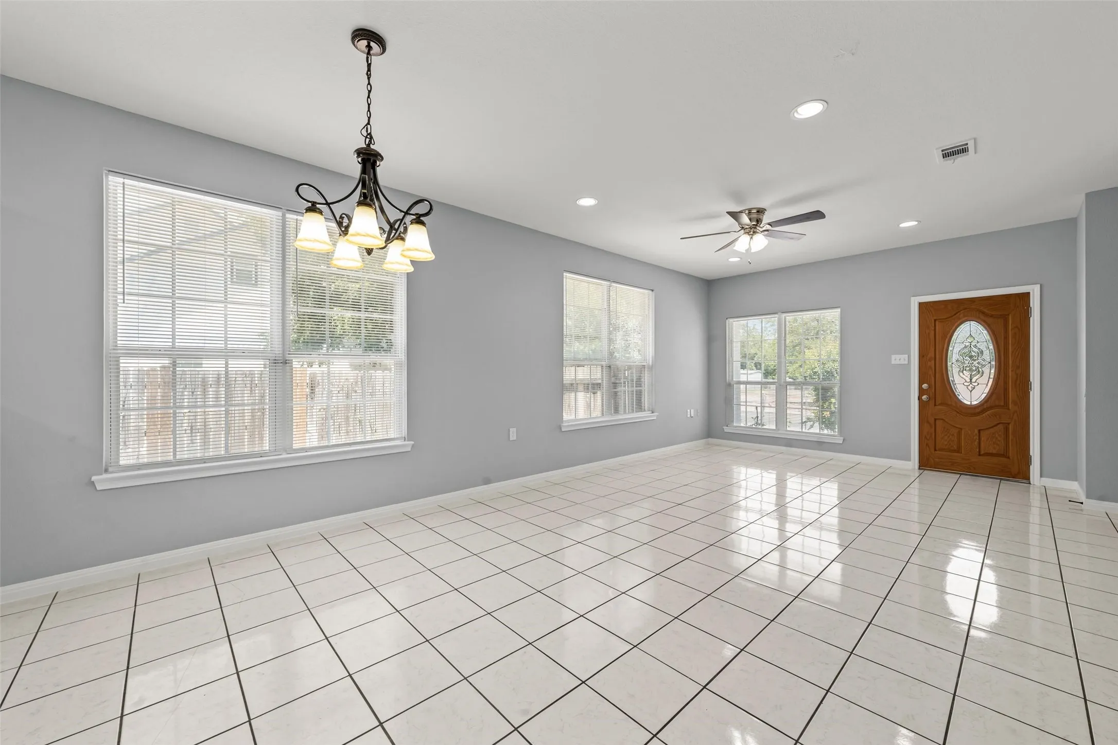 Single Family Residence For Sale in Mc Lennan County , 1206 N 15th Street, Waco, Texas 76707, 3 Bedroom, 2 Bathroom, 2 Garage spaces, 1,478 Sqft, built in 2007, mls#21357928, Real Estate Agent in Waco, Homes For Sale in Mc Lennan county, Homes For Sale in Waco, Realtor in Waco Texas, Real Estate Brokerage Independent Realty Texas, Luminita Cordes Realtor