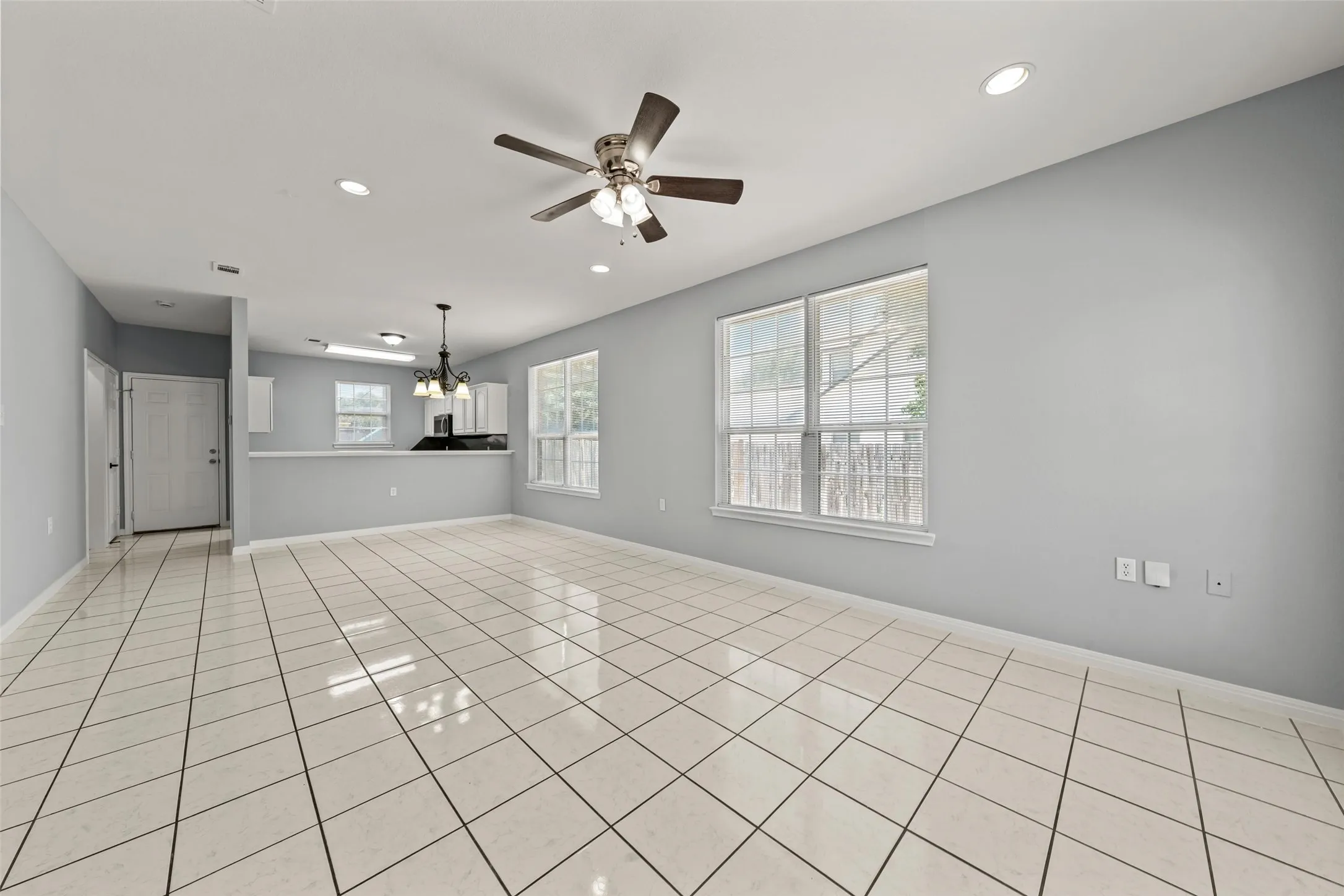 Single Family Residence For Sale in Mc Lennan County , 1206 N 15th Street, Waco, Texas 76707, 3 Bedroom, 2 Bathroom, 2 Garage spaces, 1,478 Sqft, built in 2007, mls#21357928, Real Estate Agent in Waco, Homes For Sale in Mc Lennan county, Homes For Sale in Waco, Realtor in Waco Texas, Real Estate Brokerage Independent Realty Texas, Luminita Cordes Realtor