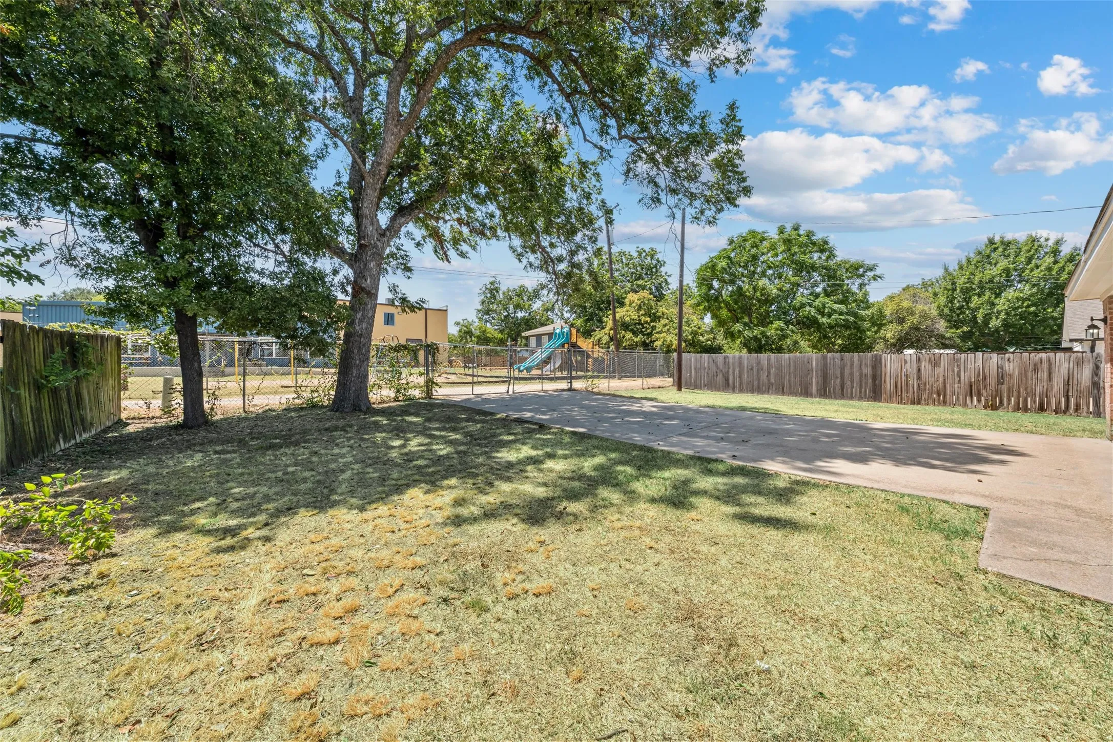 Single Family Residence For Sale in Mc Lennan County , 1206 N 15th Street, Waco, Texas 76707, 3 Bedroom, 2 Bathroom, 2 Garage spaces, 1,478 Sqft, built in 2007, mls#21357928, Real Estate Agent in Waco, Homes For Sale in Mc Lennan county, Homes For Sale in Waco, Realtor in Waco Texas, Real Estate Brokerage Independent Realty Texas, Luminita Cordes Realtor