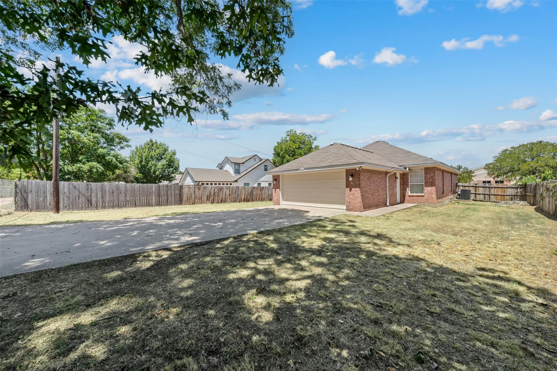 Single Family Residence For Sale in Mc Lennan County , 1206 N 15th Street, Waco, Texas 76707, 3 Bedroom, 2 Bathroom, 2 Garage spaces, 1,478 Sqft, built in 2007, mls#21357928, Real Estate Agent in Waco, Homes For Sale in Mc Lennan county, Homes For Sale in Waco, Realtor in Waco Texas, Real Estate Brokerage Independent Realty Texas, Luminita Cordes Realtor