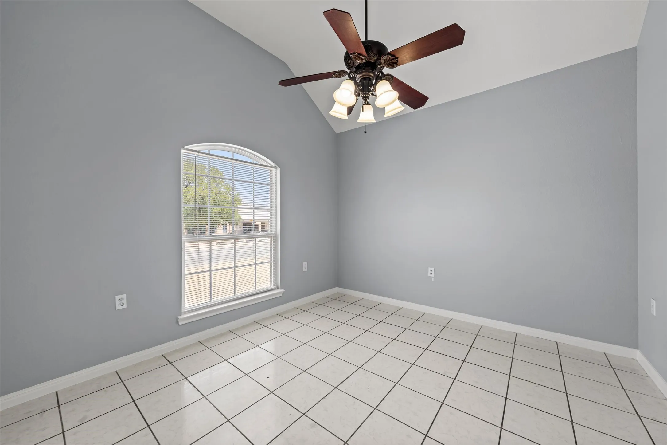 Single Family Residence For Sale in Mc Lennan County , 1206 N 15th Street, Waco, Texas 76707, 3 Bedroom, 2 Bathroom, 2 Garage spaces, 1,478 Sqft, built in 2007, mls#21357928, Real Estate Agent in Waco, Homes For Sale in Mc Lennan county, Homes For Sale in Waco, Realtor in Waco Texas, Real Estate Brokerage Independent Realty Texas, Luminita Cordes Realtor