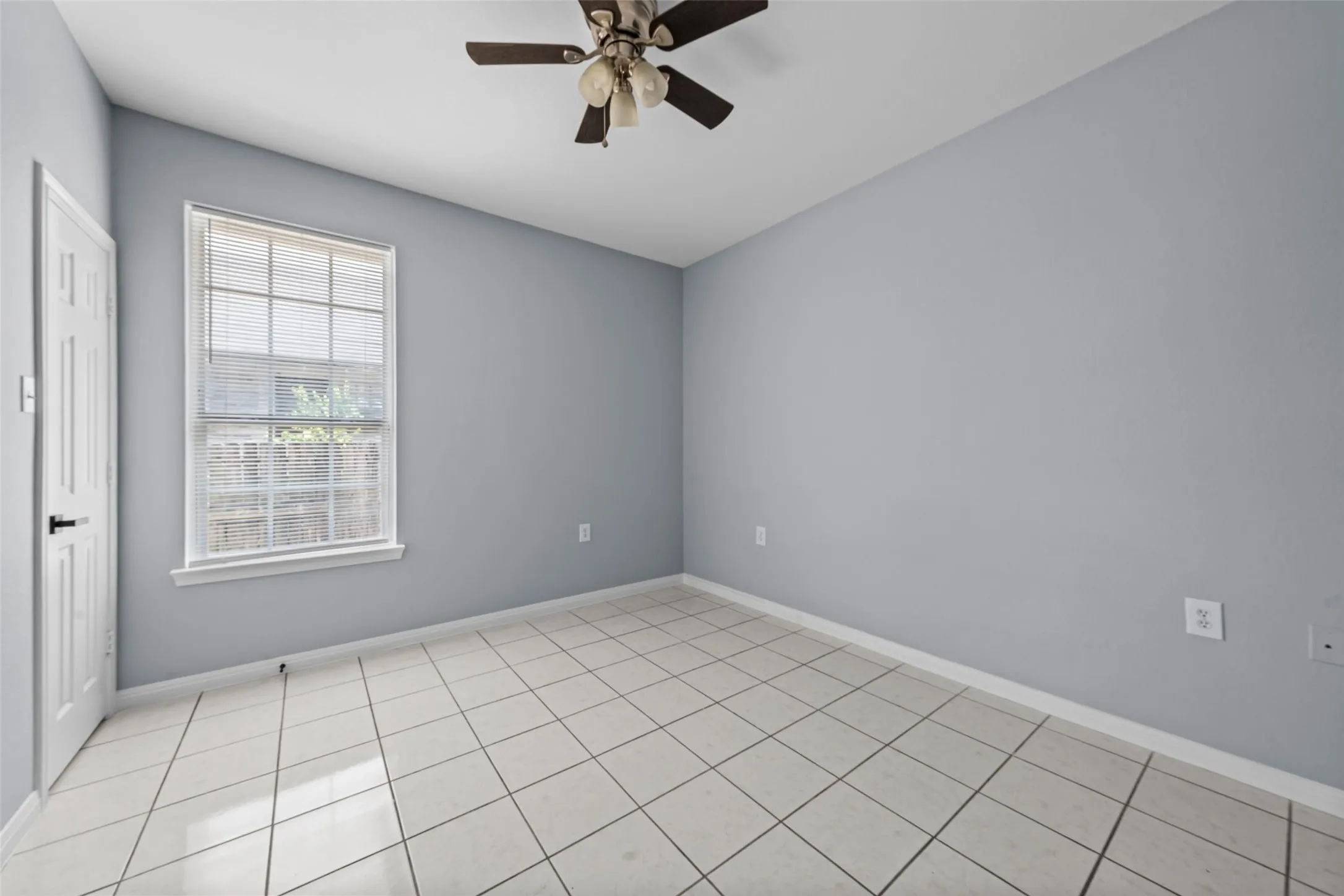 Single Family Residence For Sale in Mc Lennan County , 1206 N 15th Street, Waco, Texas 76707, 3 Bedroom, 2 Bathroom, 2 Garage spaces, 1,478 Sqft, built in 2007, mls#21357928, Real Estate Agent in Waco, Homes For Sale in Mc Lennan county, Homes For Sale in Waco, Realtor in Waco Texas, Real Estate Brokerage Independent Realty Texas, Luminita Cordes Realtor