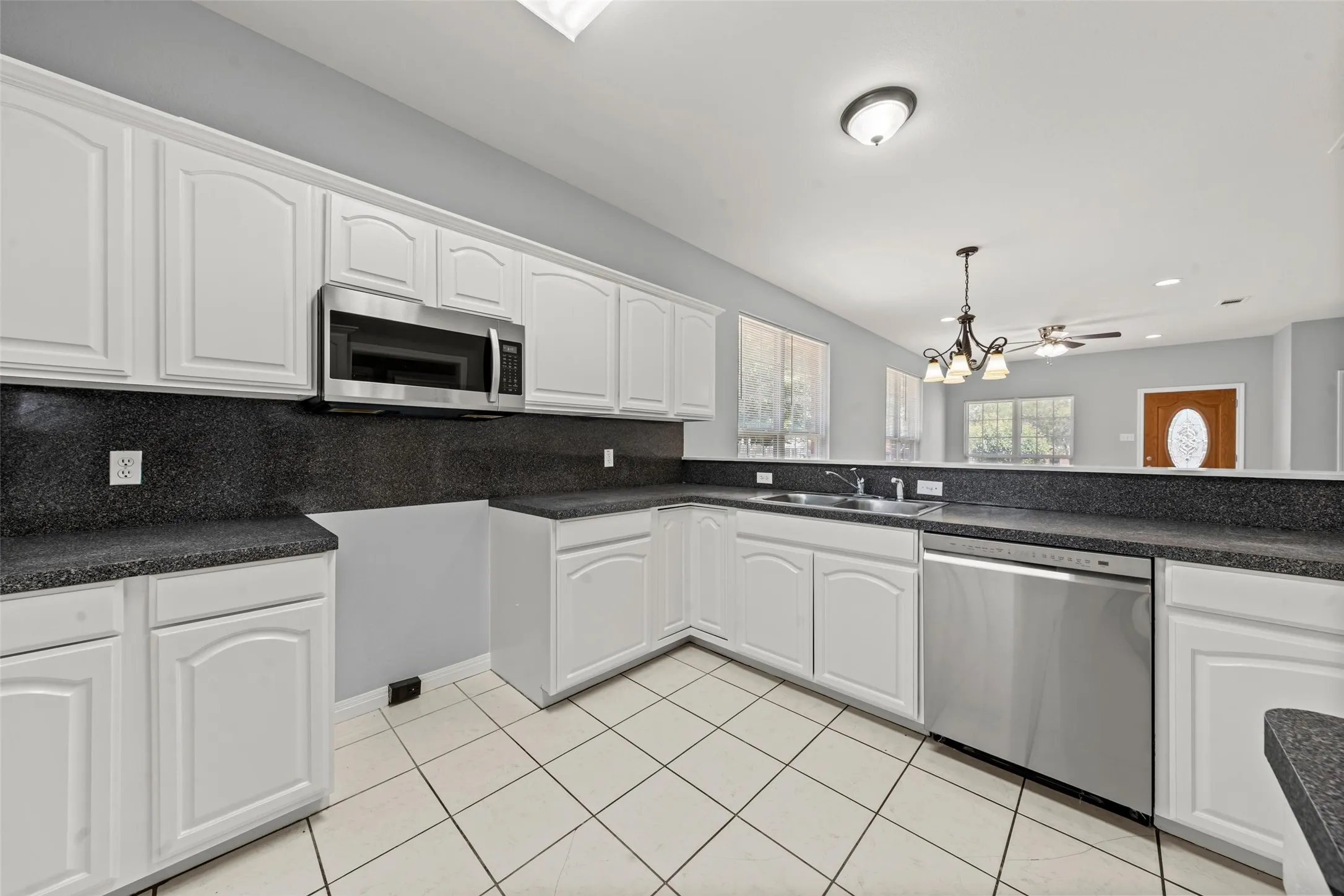 Single Family Residence For Sale in Mc Lennan County , 1206 N 15th Street, Waco, Texas 76707, 3 Bedroom, 2 Bathroom, 2 Garage spaces, 1,478 Sqft, built in 2007, mls#21357928, Real Estate Agent in Waco, Homes For Sale in Mc Lennan county, Homes For Sale in Waco, Realtor in Waco Texas, Real Estate Brokerage Independent Realty Texas, Luminita Cordes Realtor
