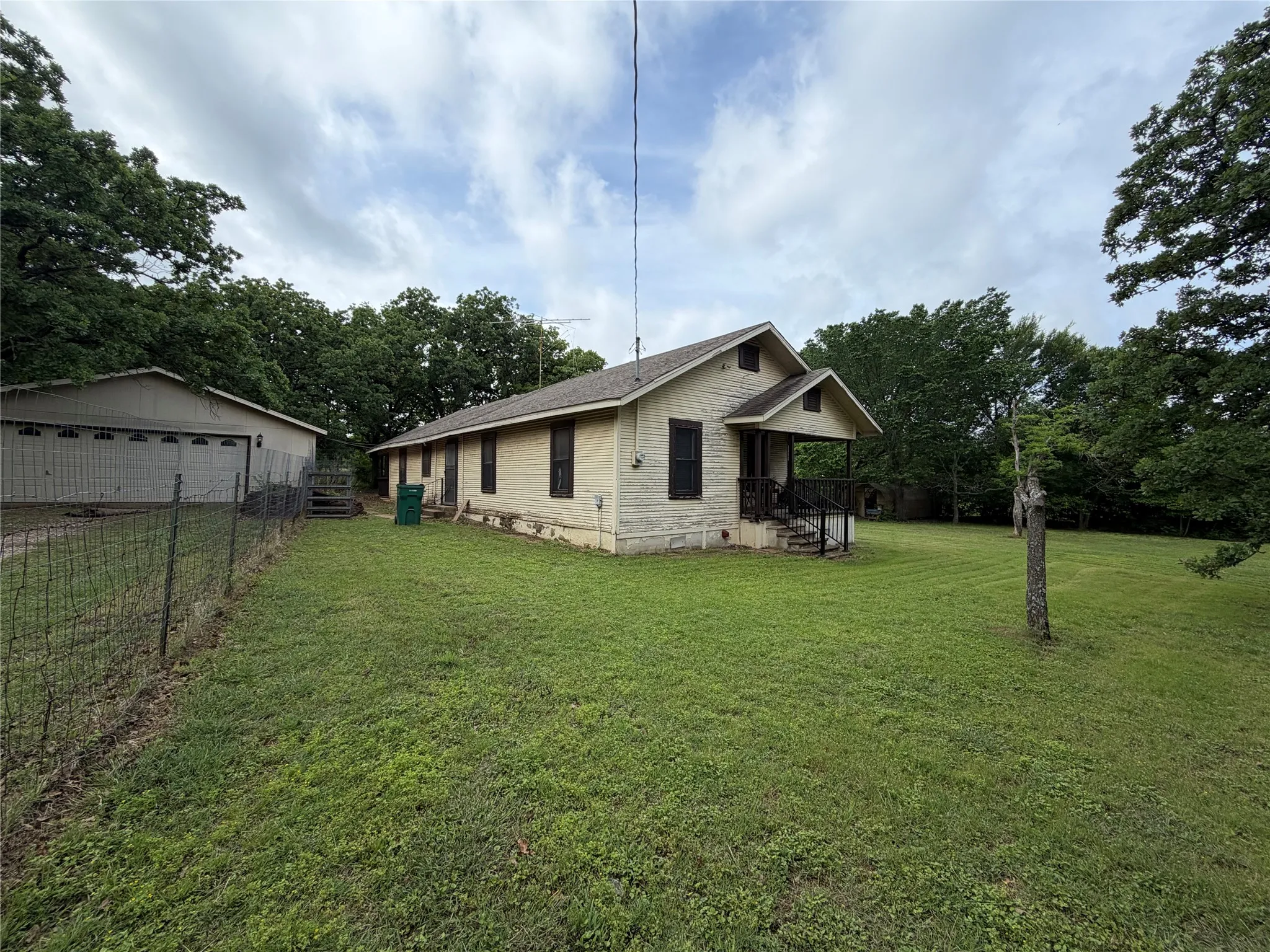 Single Family Residence For Sale in Johnson County , 2512 Timber Road, Burleson, Texas 76028, 3 Bedroom, 2 Bathroom, 2 Garage spaces, 1,860 Sqft, built in 1970, mls#21358279, Real Estate Agent in Burleson, Homes For Sale in Johnson county, Homes For Sale in Burleson, Realtor in Burleson Texas, Real Estate Brokerage Independent Realty Texas, Luminita Cordes Realtor