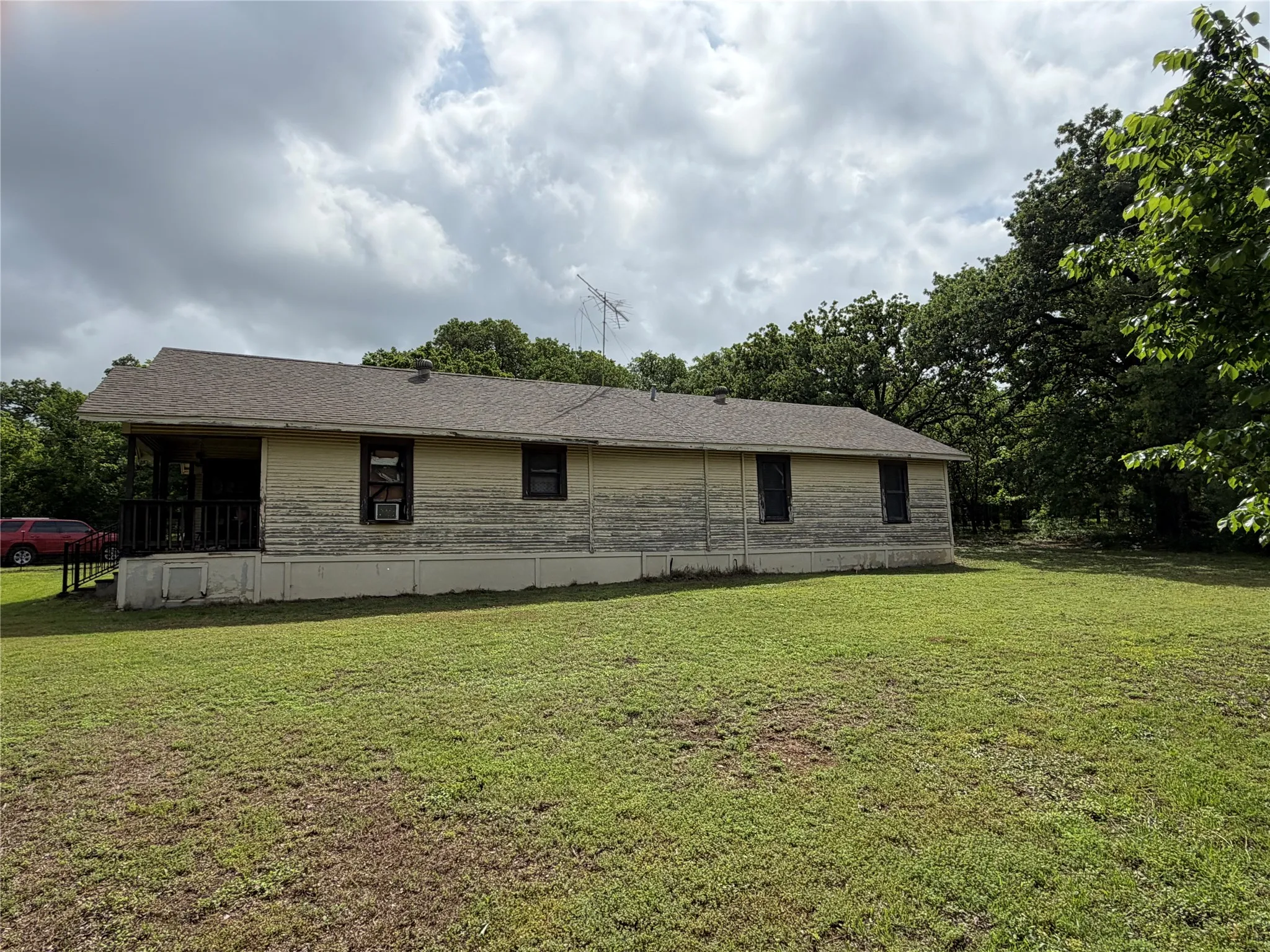 Single Family Residence For Sale in Johnson County , 2512 Timber Road, Burleson, Texas 76028, 3 Bedroom, 2 Bathroom, 2 Garage spaces, 1,860 Sqft, built in 1970, mls#21358279, Real Estate Agent in Burleson, Homes For Sale in Johnson county, Homes For Sale in Burleson, Realtor in Burleson Texas, Real Estate Brokerage Independent Realty Texas, Luminita Cordes Realtor