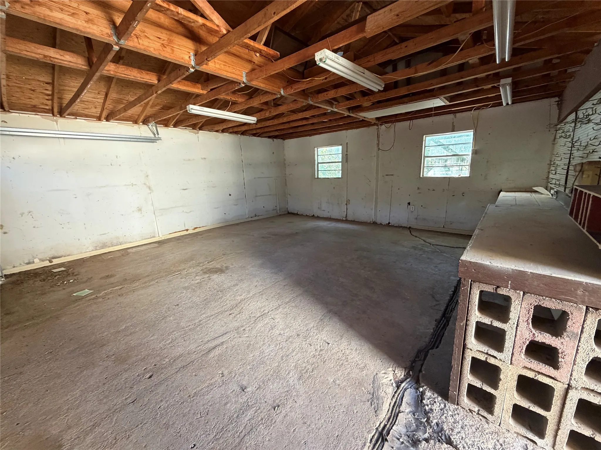 Single Family Residence For Sale in Johnson County , 2512 Timber Road, Burleson, Texas 76028, 3 Bedroom, 2 Bathroom, 2 Garage spaces, 1,860 Sqft, built in 1970, mls#21358279, Real Estate Agent in Burleson, Homes For Sale in Johnson county, Homes For Sale in Burleson, Realtor in Burleson Texas, Real Estate Brokerage Independent Realty Texas, Luminita Cordes Realtor