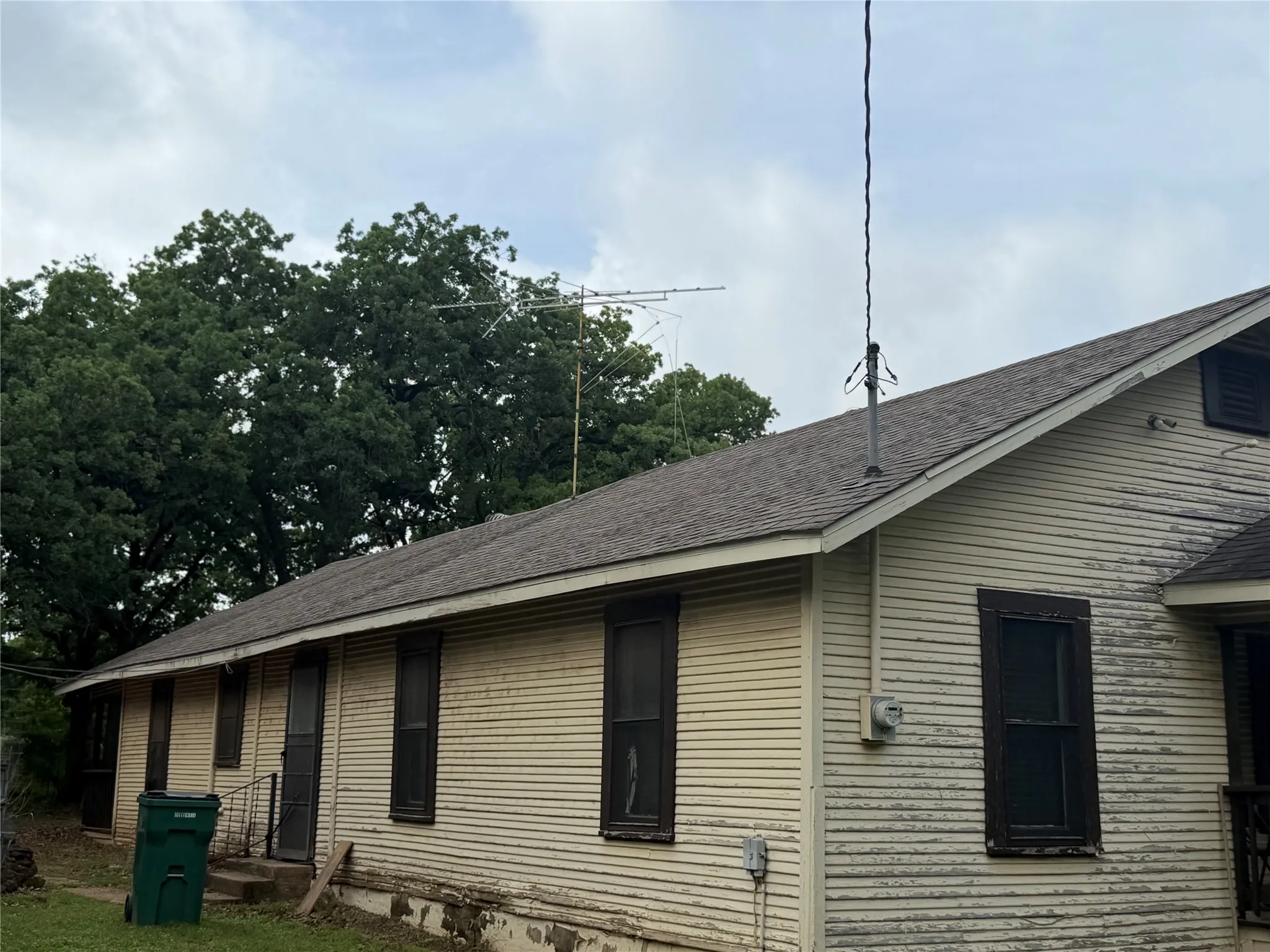 Single Family Residence For Sale in Johnson County , 2512 Timber Road, Burleson, Texas 76028, 3 Bedroom, 2 Bathroom, 2 Garage spaces, 1,860 Sqft, built in 1970, mls#21358279, Real Estate Agent in Burleson, Homes For Sale in Johnson county, Homes For Sale in Burleson, Realtor in Burleson Texas, Real Estate Brokerage Independent Realty Texas, Luminita Cordes Realtor