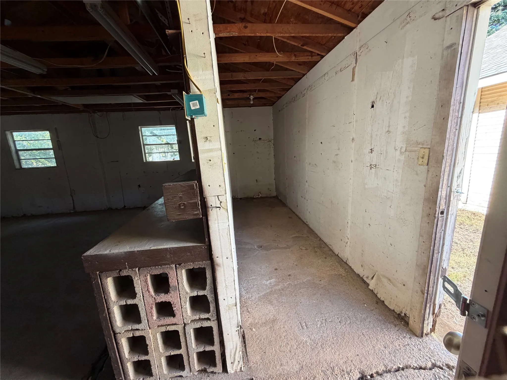 Single Family Residence For Sale in Johnson County , 2512 Timber Road, Burleson, Texas 76028, 3 Bedroom, 2 Bathroom, 2 Garage spaces, 1,860 Sqft, built in 1970, mls#21358279, Real Estate Agent in Burleson, Homes For Sale in Johnson county, Homes For Sale in Burleson, Realtor in Burleson Texas, Real Estate Brokerage Independent Realty Texas, Luminita Cordes Realtor